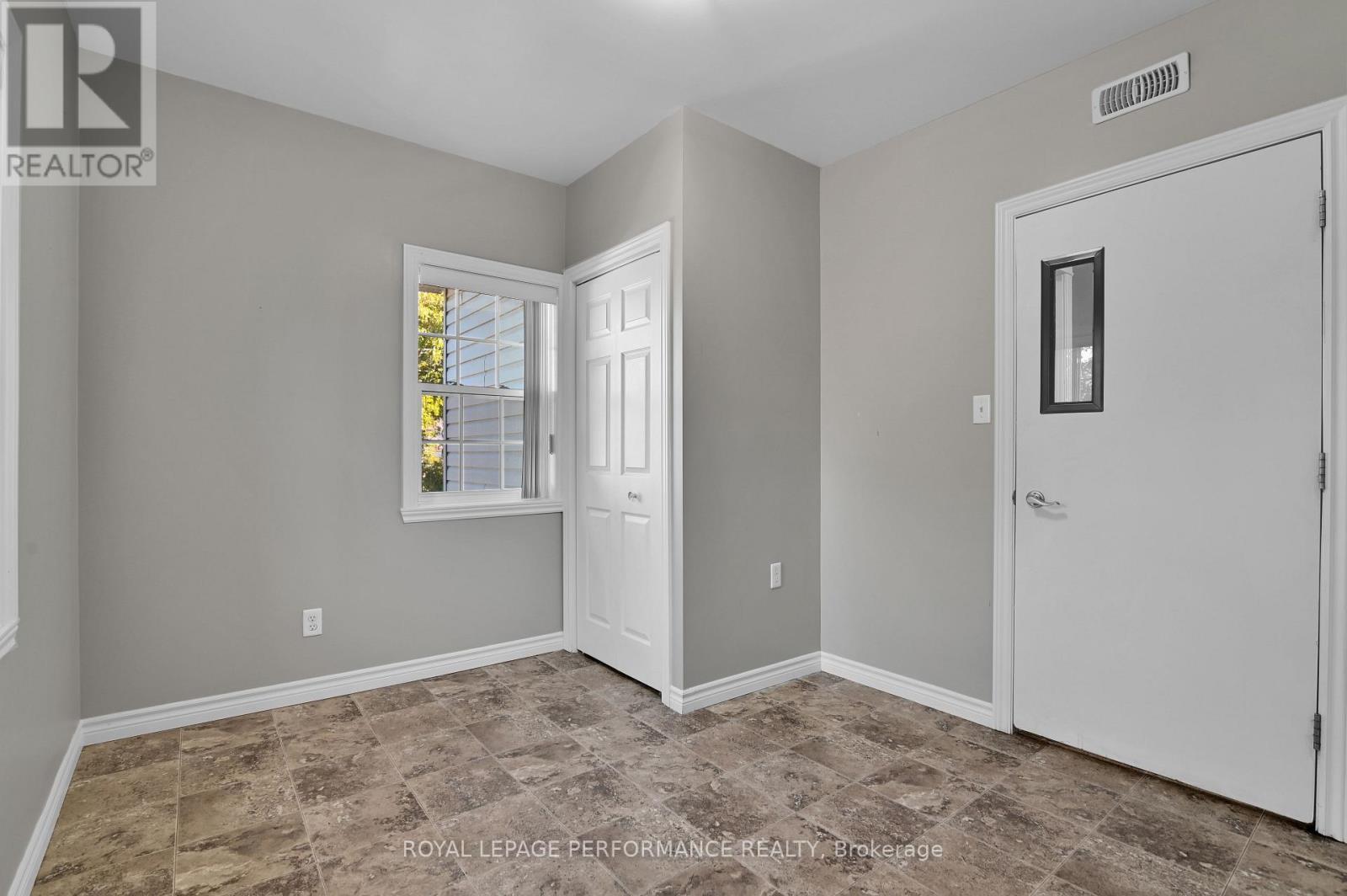 












117 FIRST STREET E

,
Cornwall,




Ontario
K6H1K8

