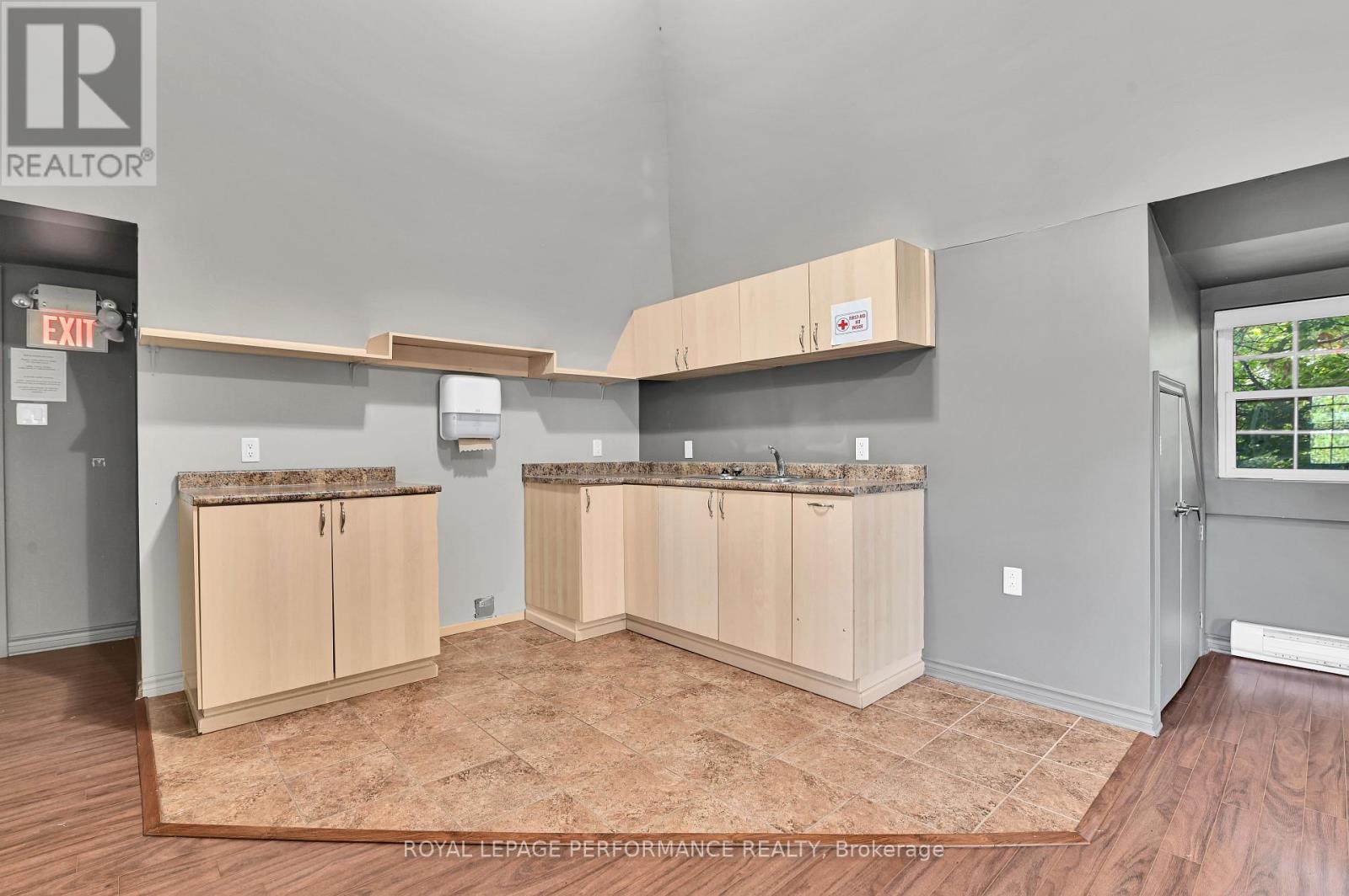 












117 FIRST STREET E

,
Cornwall,




Ontario
K6H1K8

