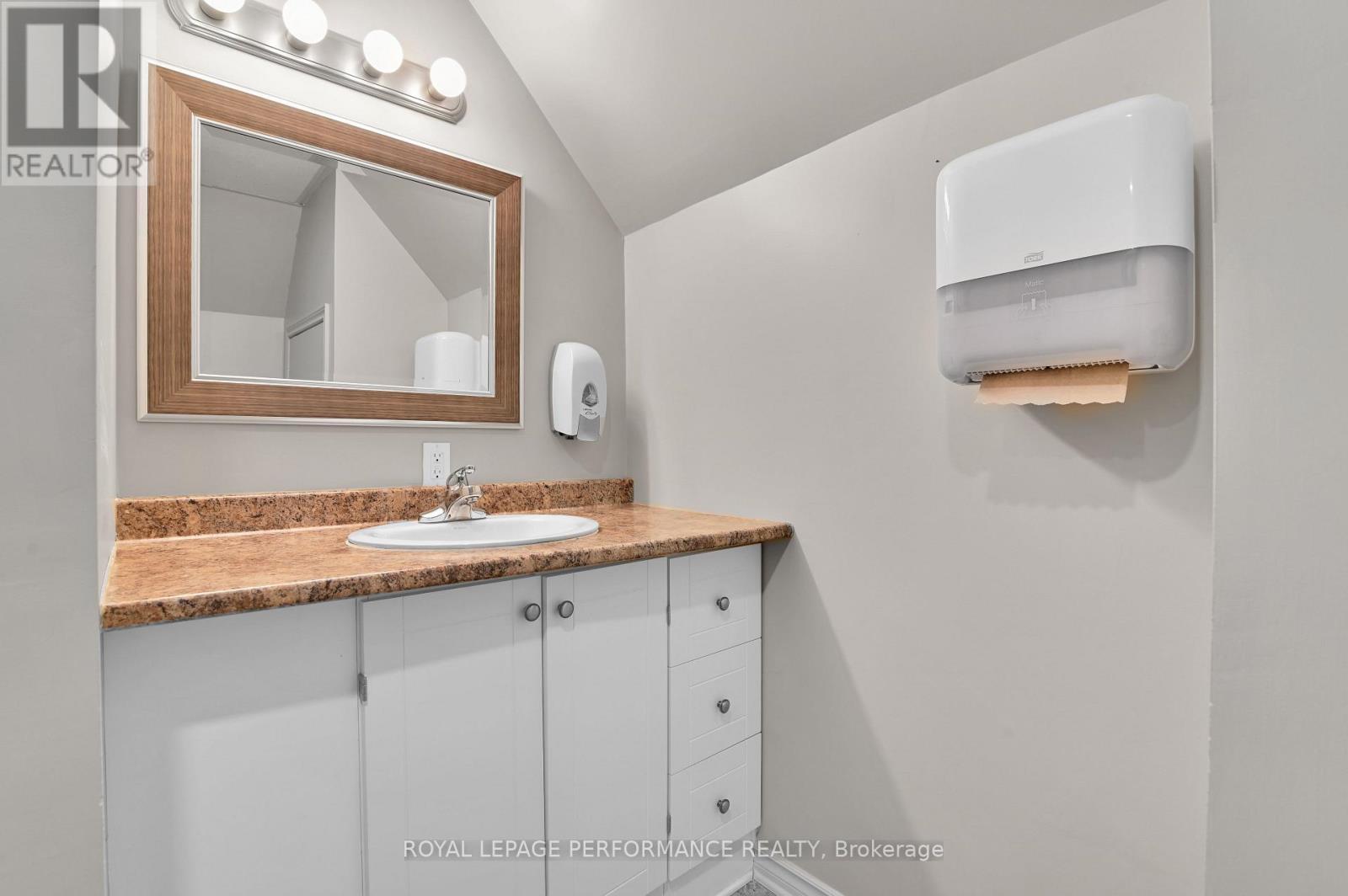 












117 FIRST STREET E

,
Cornwall,




Ontario
K6H1K8

