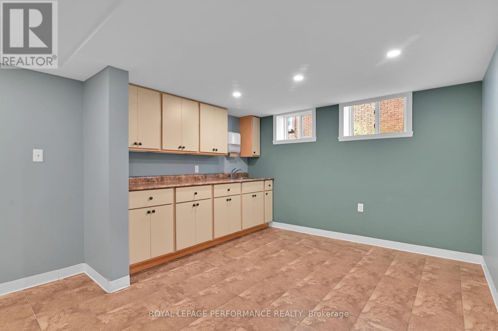 












117 FIRST STREET E

,
Cornwall,




Ontario
K6H1K8

