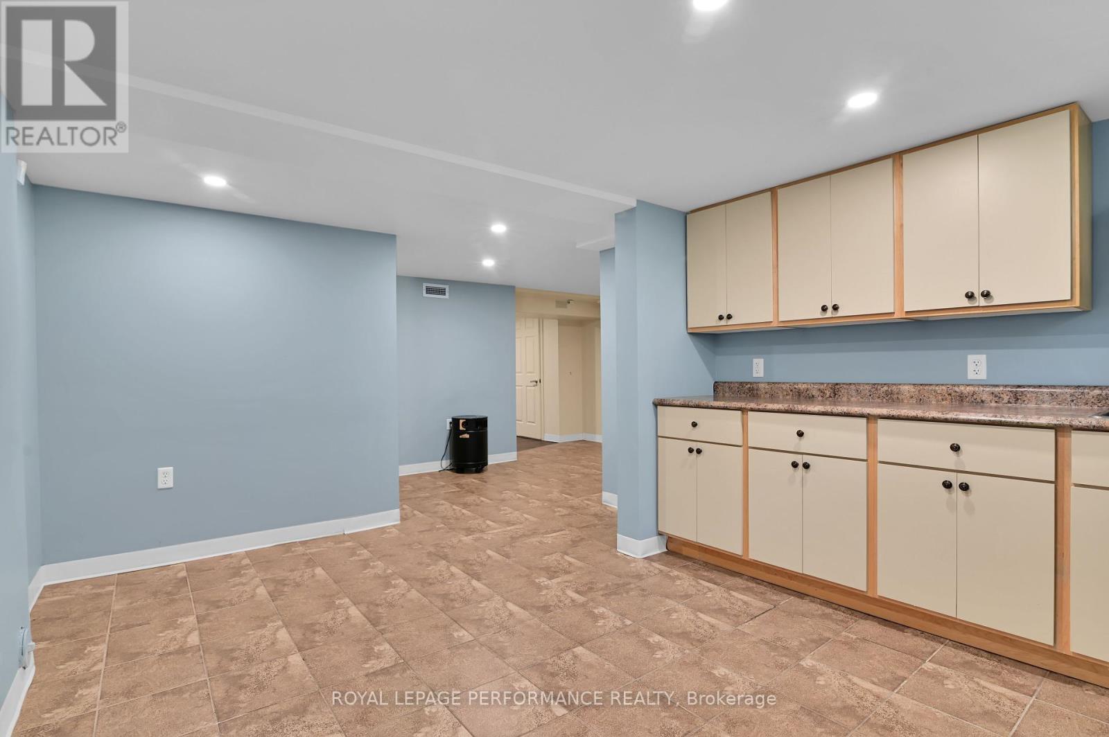 












117 FIRST STREET E

,
Cornwall,




Ontario
K6H1K8

