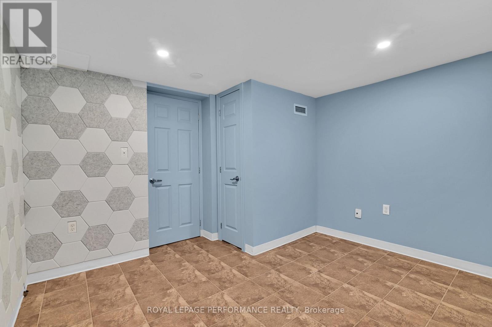 












117 FIRST STREET E

,
Cornwall,




Ontario
K6H1K8

