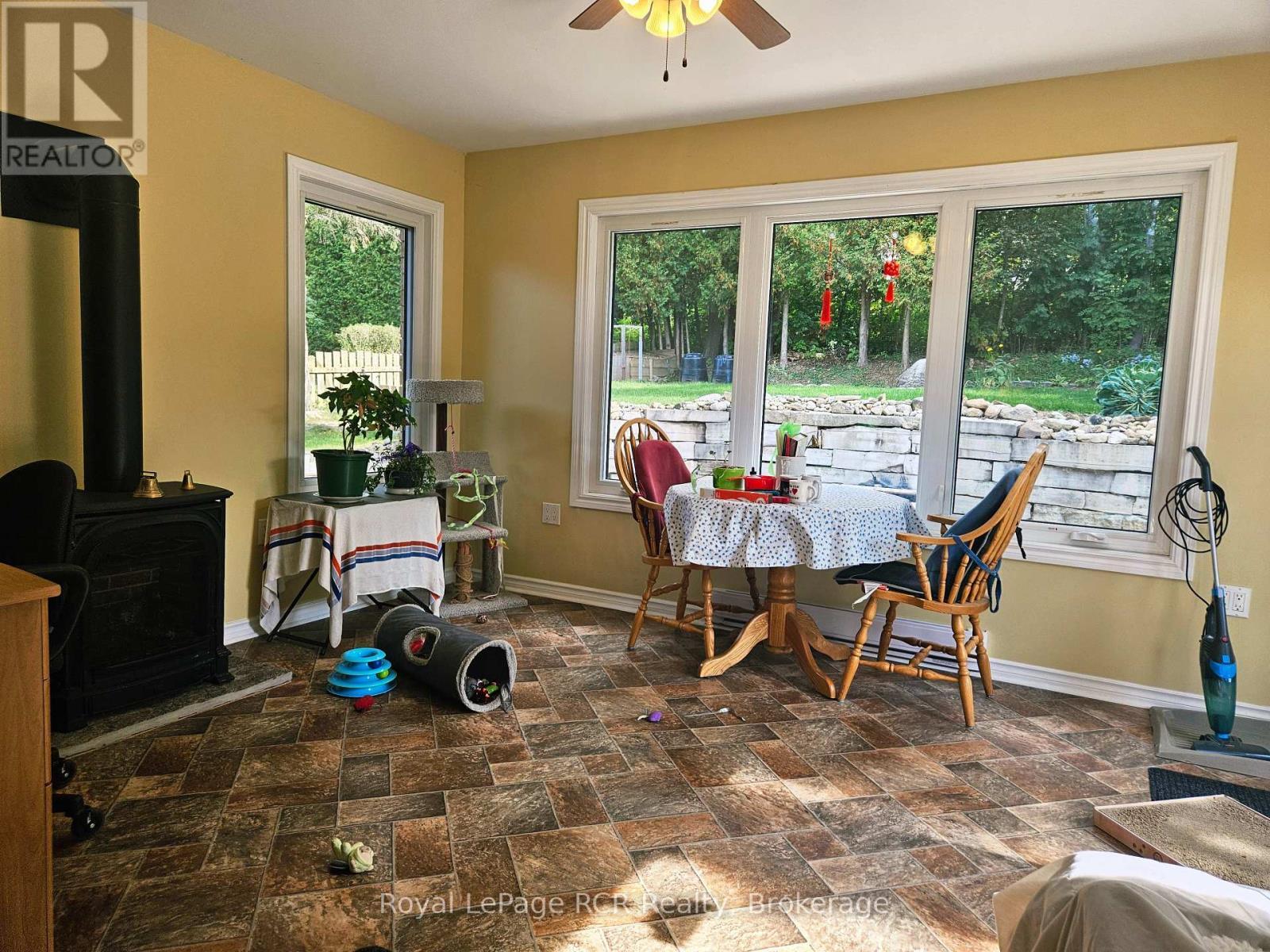 












321 8TH AVENUE E

,
Owen Sound,




Ontario
N4K3A3

