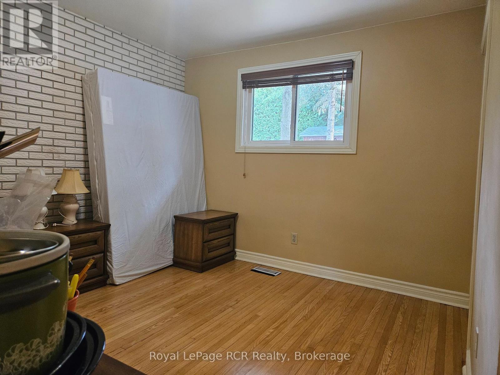 












321 8TH AVENUE E

,
Owen Sound,




Ontario
N4K3A3

