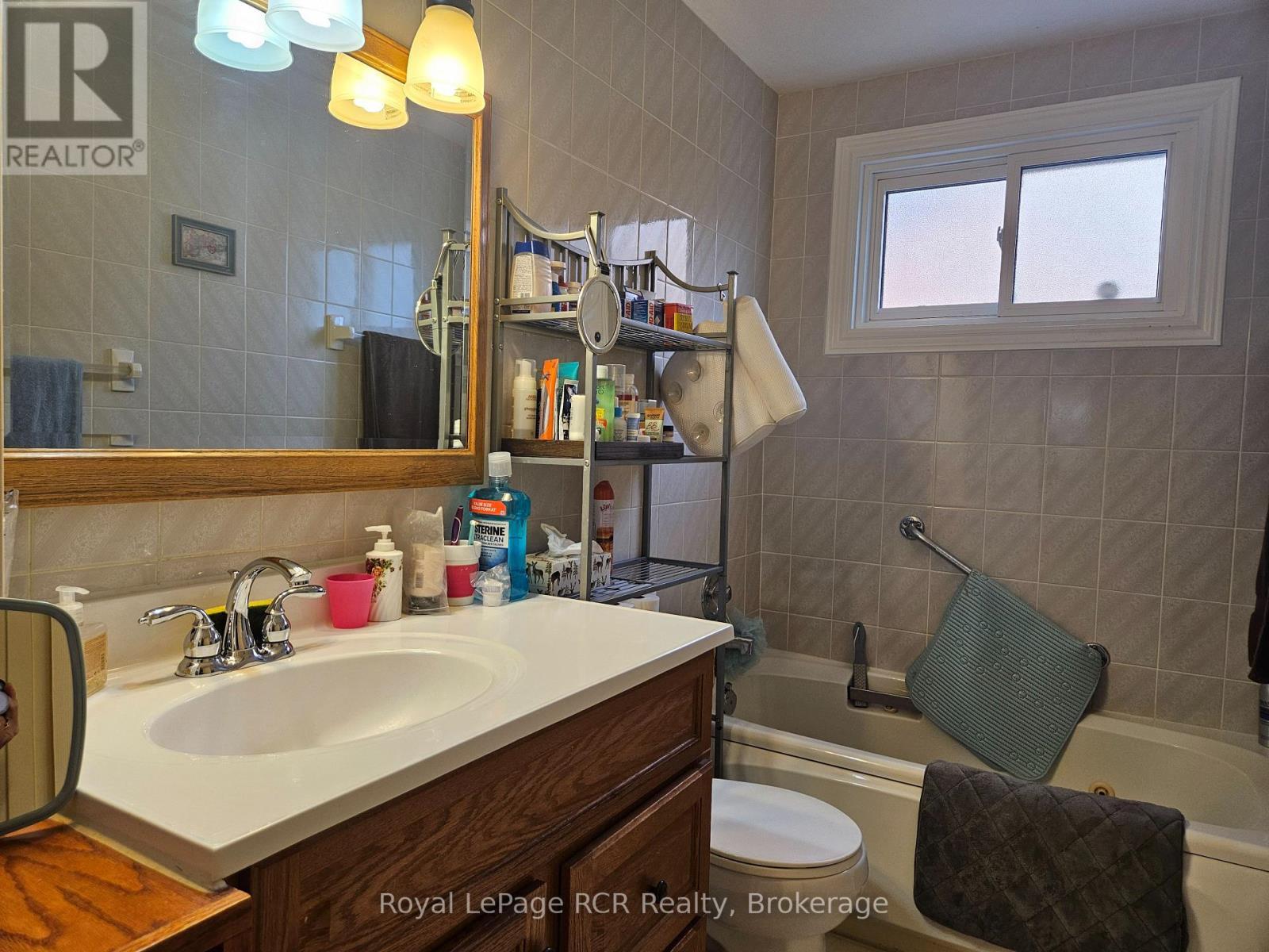 












321 8TH AVENUE E

,
Owen Sound,




Ontario
N4K3A3

