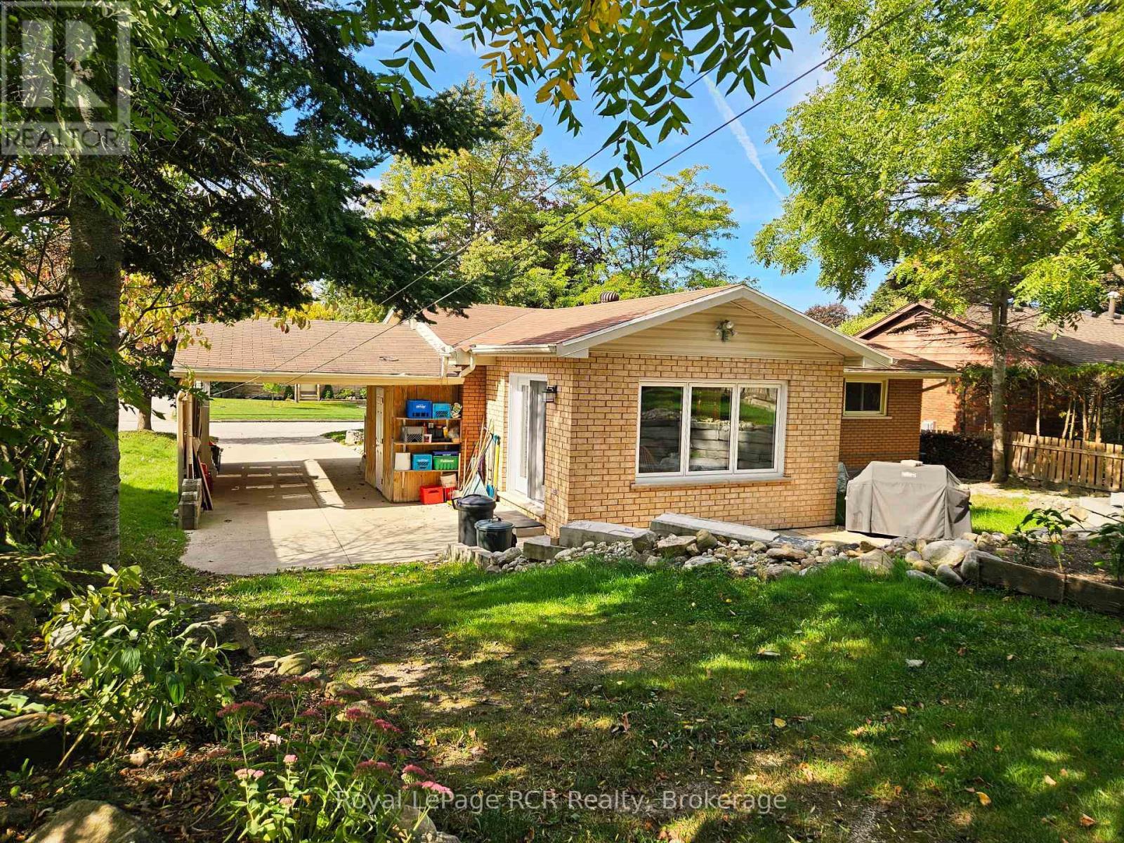 












321 8TH AVENUE E

,
Owen Sound,




Ontario
N4K3A3

