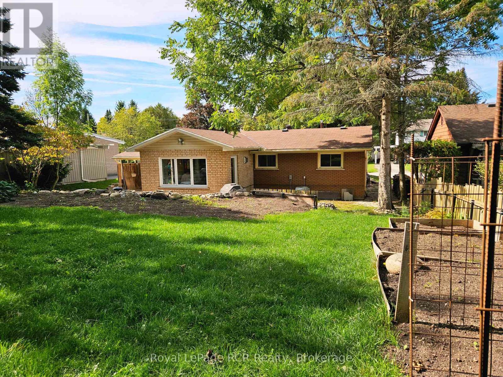 












321 8TH AVENUE E

,
Owen Sound,




Ontario
N4K3A3

