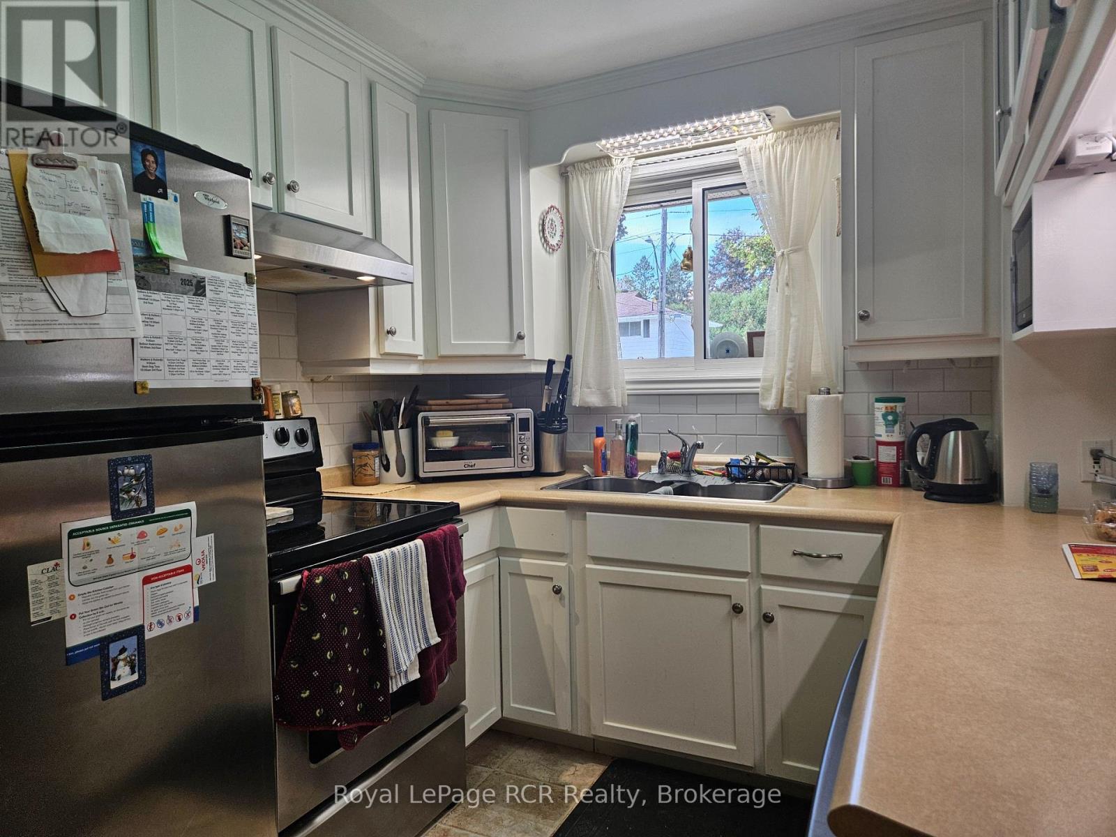 












321 8TH AVENUE E

,
Owen Sound,




Ontario
N4K3A3

