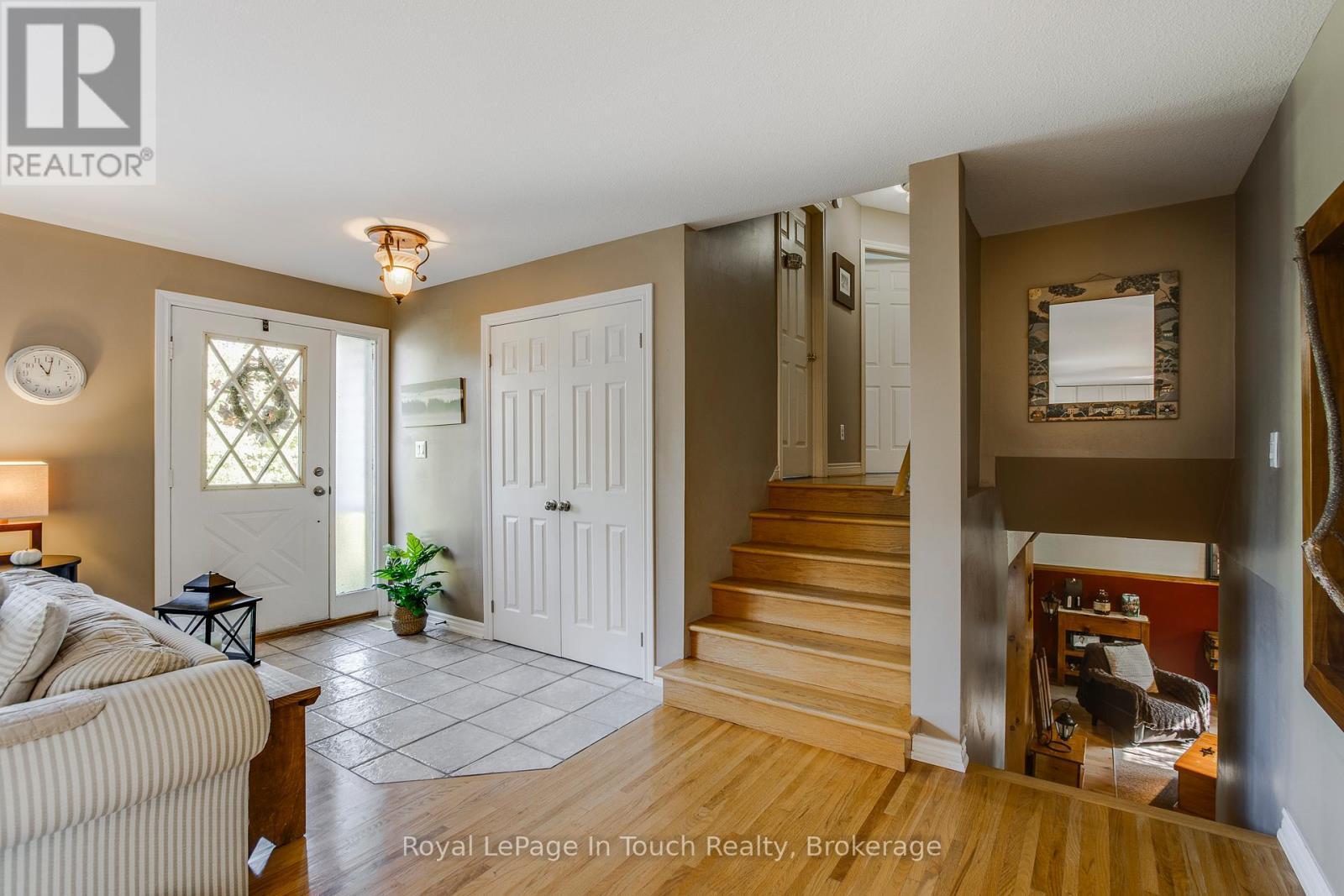 












1023 FLOS 4 ROAD W

,
Springwater,




Ontario
L0L2K0

