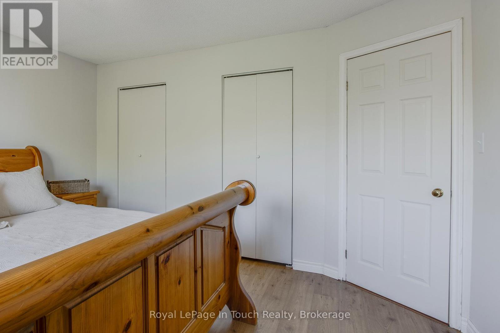 












1023 FLOS 4 ROAD W

,
Springwater,




Ontario
L0L2K0

