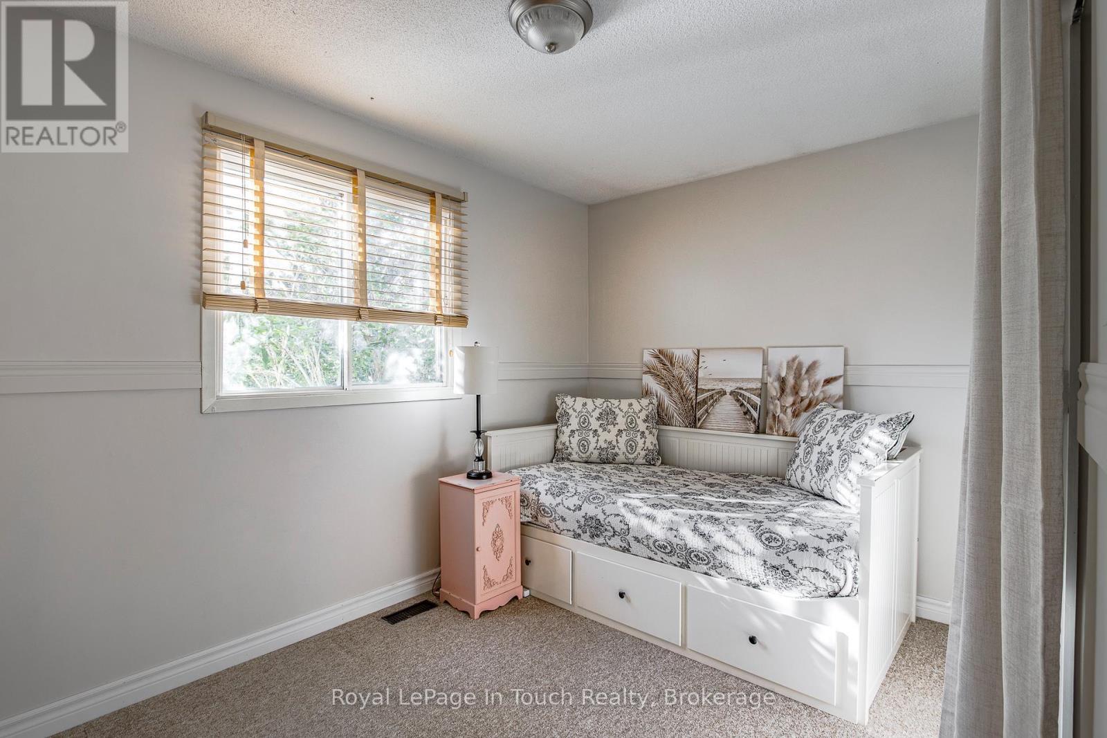 












1023 FLOS 4 ROAD W

,
Springwater,




Ontario
L0L2K0

