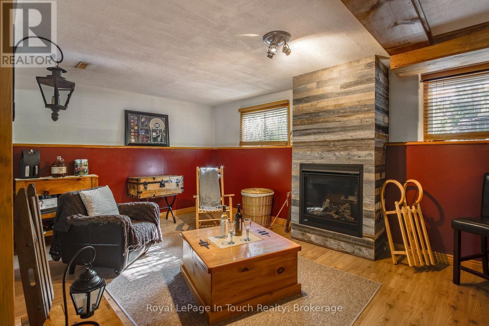 












1023 FLOS 4 ROAD W

,
Springwater,




Ontario
L0L2K0

