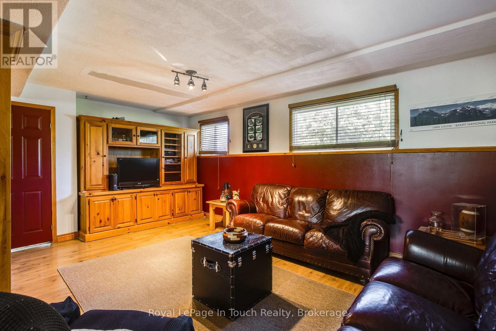 












1023 FLOS 4 ROAD W

,
Springwater,




Ontario
L0L2K0

