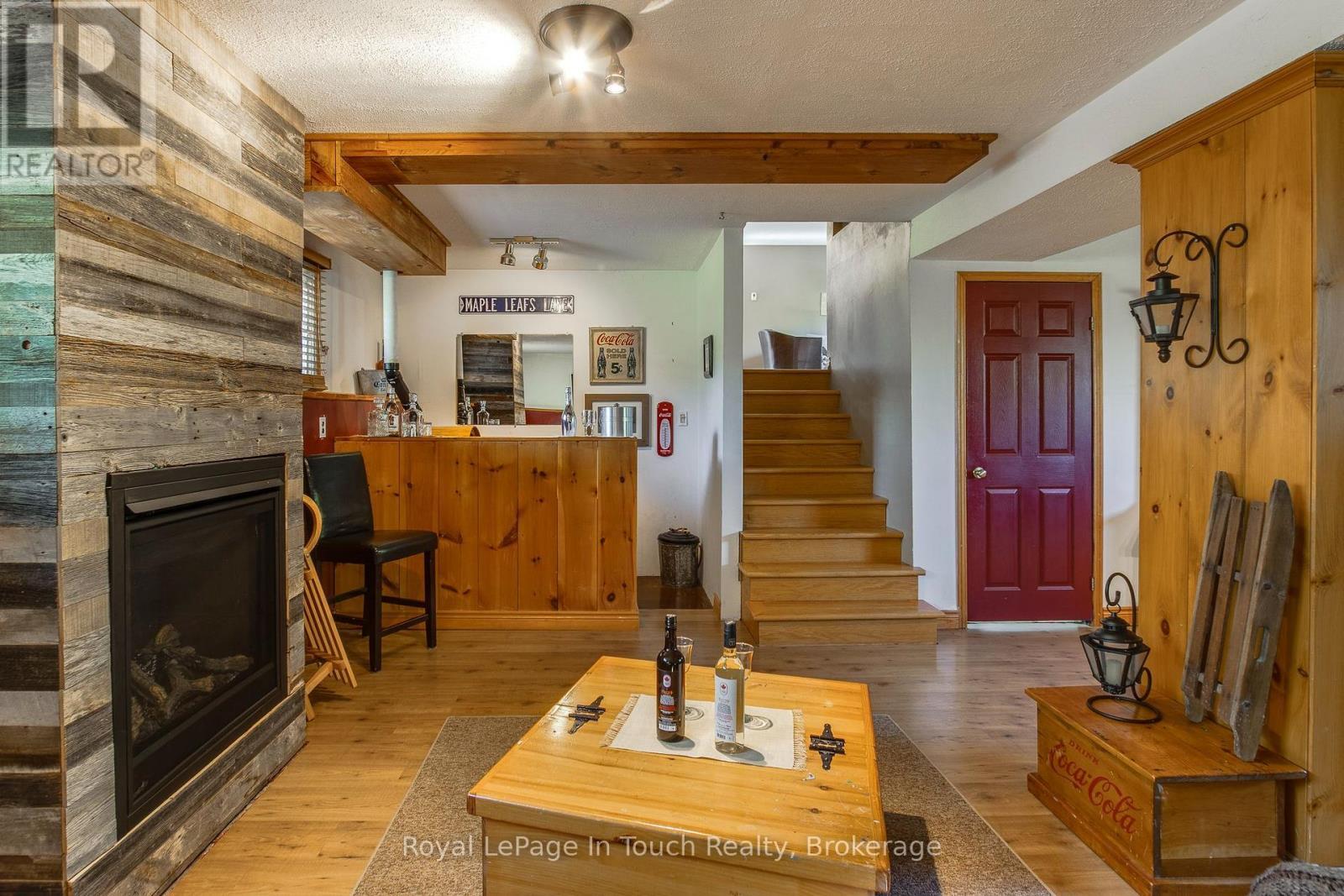












1023 FLOS 4 ROAD W

,
Springwater,




Ontario
L0L2K0

