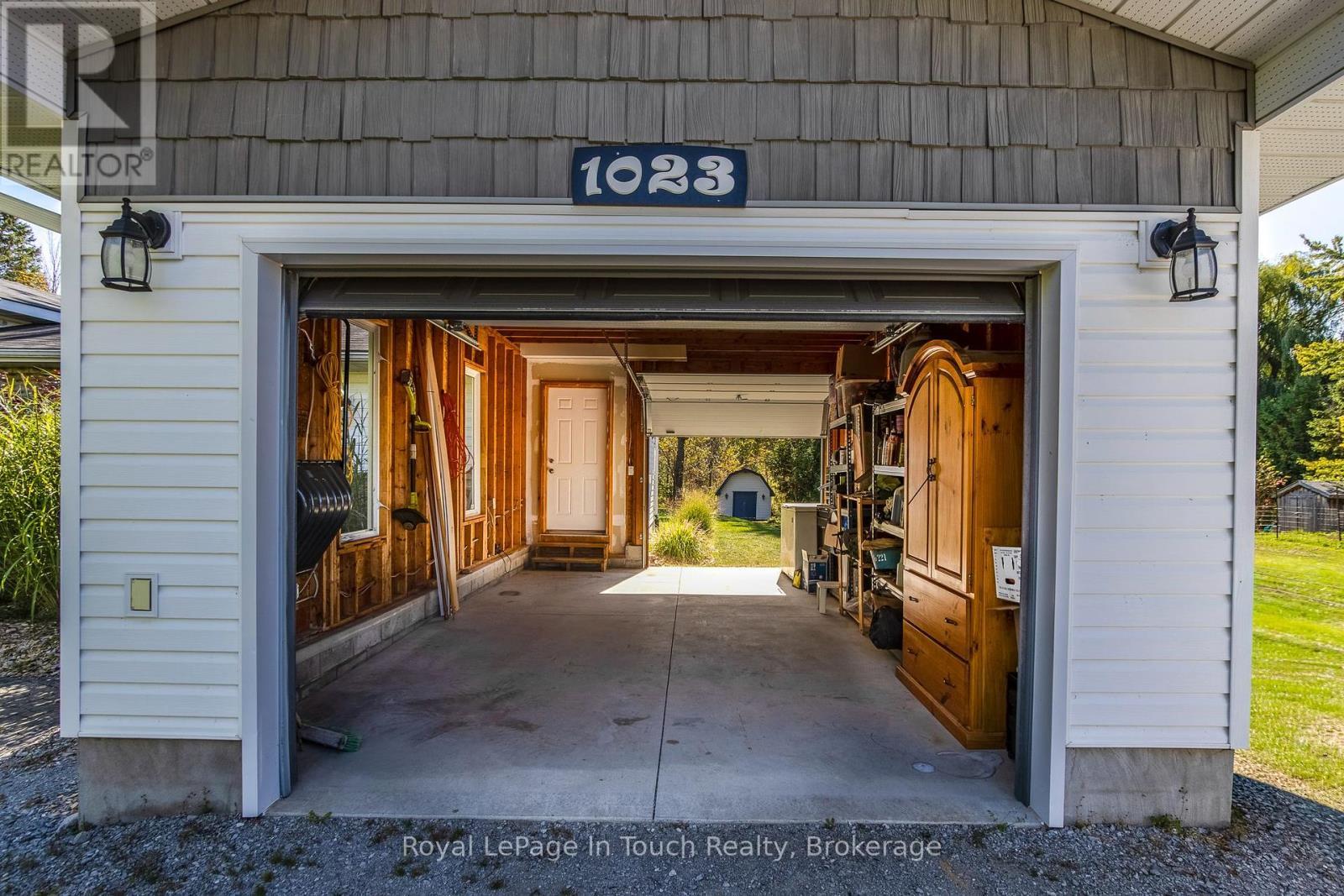 












1023 FLOS 4 ROAD W

,
Springwater,




Ontario
L0L2K0

