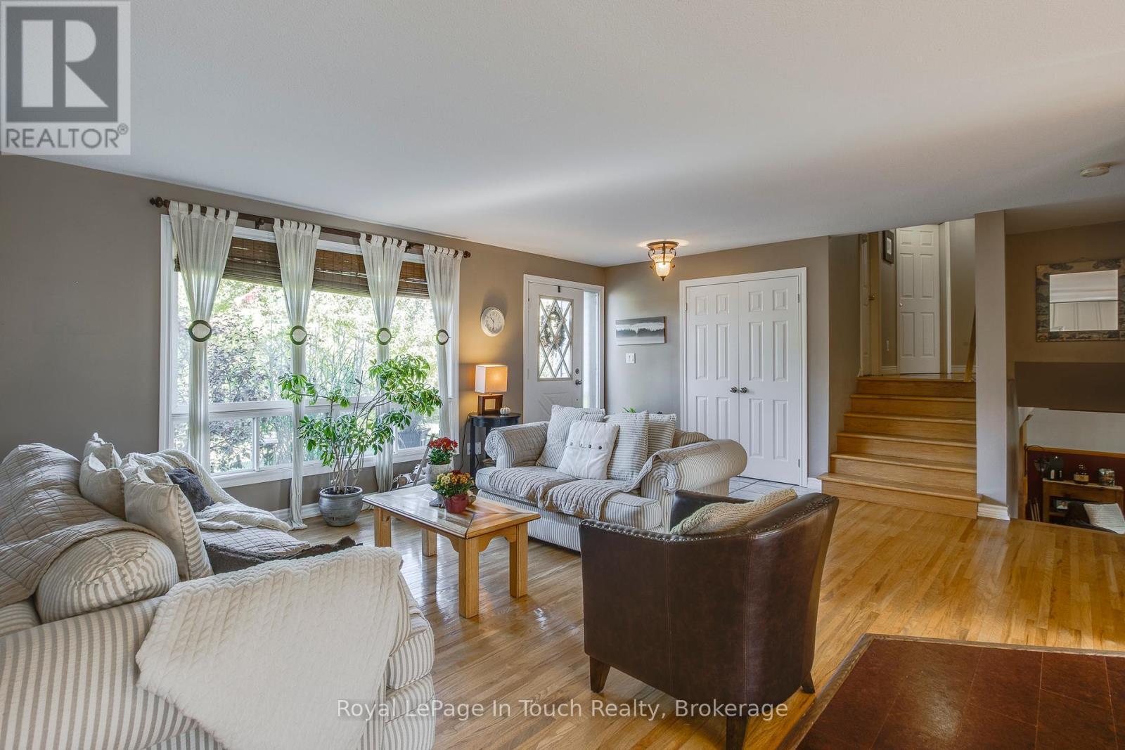 












1023 FLOS 4 ROAD W

,
Springwater,




Ontario
L0L2K0


