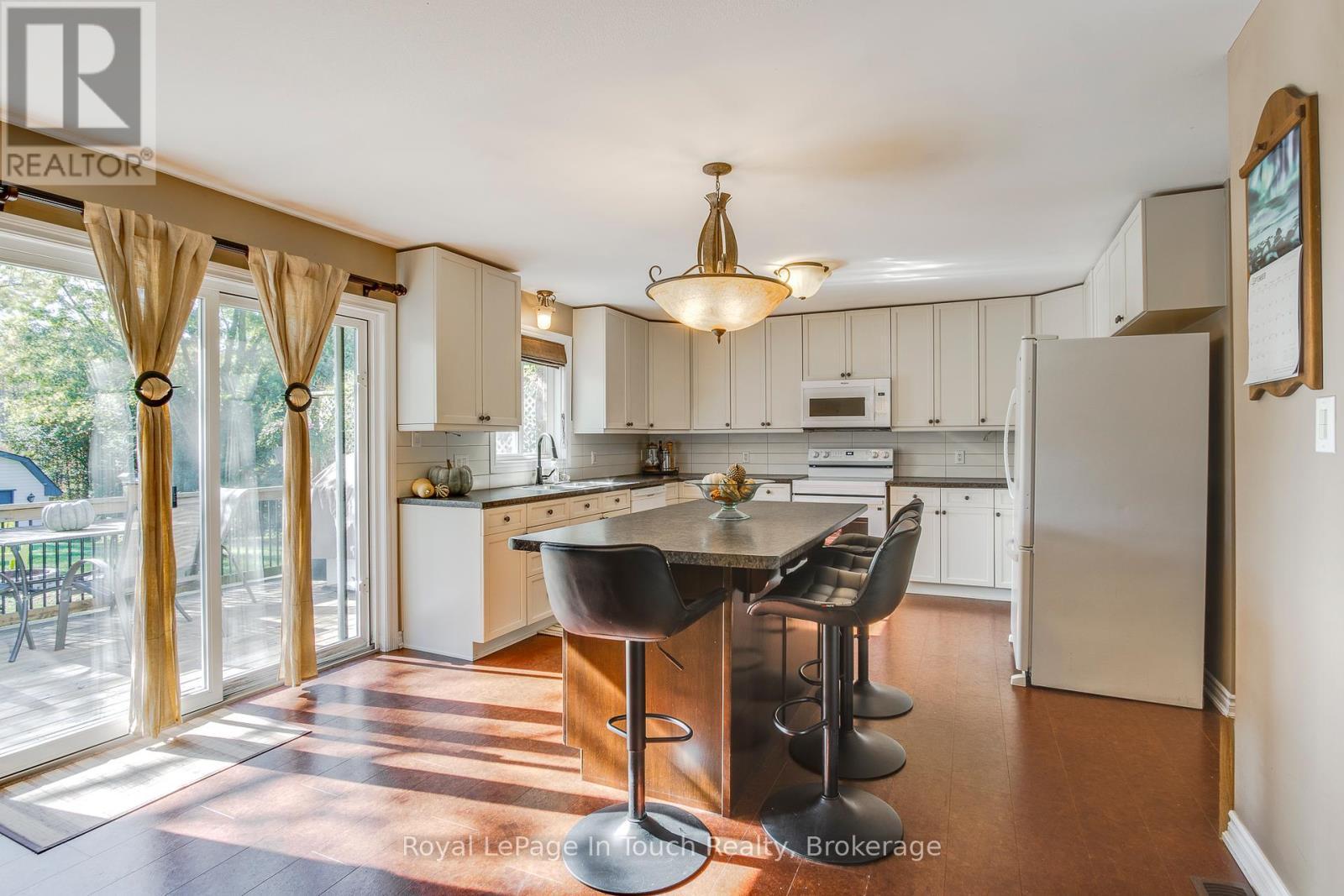 












1023 FLOS 4 ROAD W

,
Springwater,




Ontario
L0L2K0

