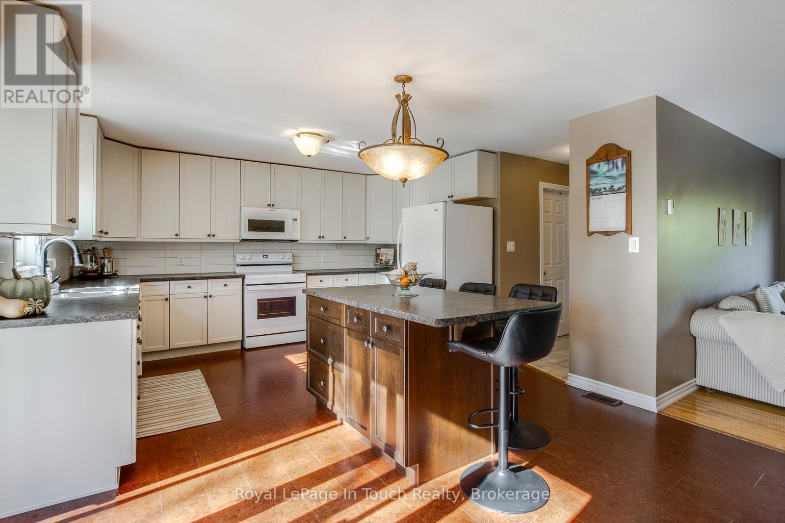 












1023 FLOS 4 ROAD W

,
Springwater,




Ontario
L0L2K0


