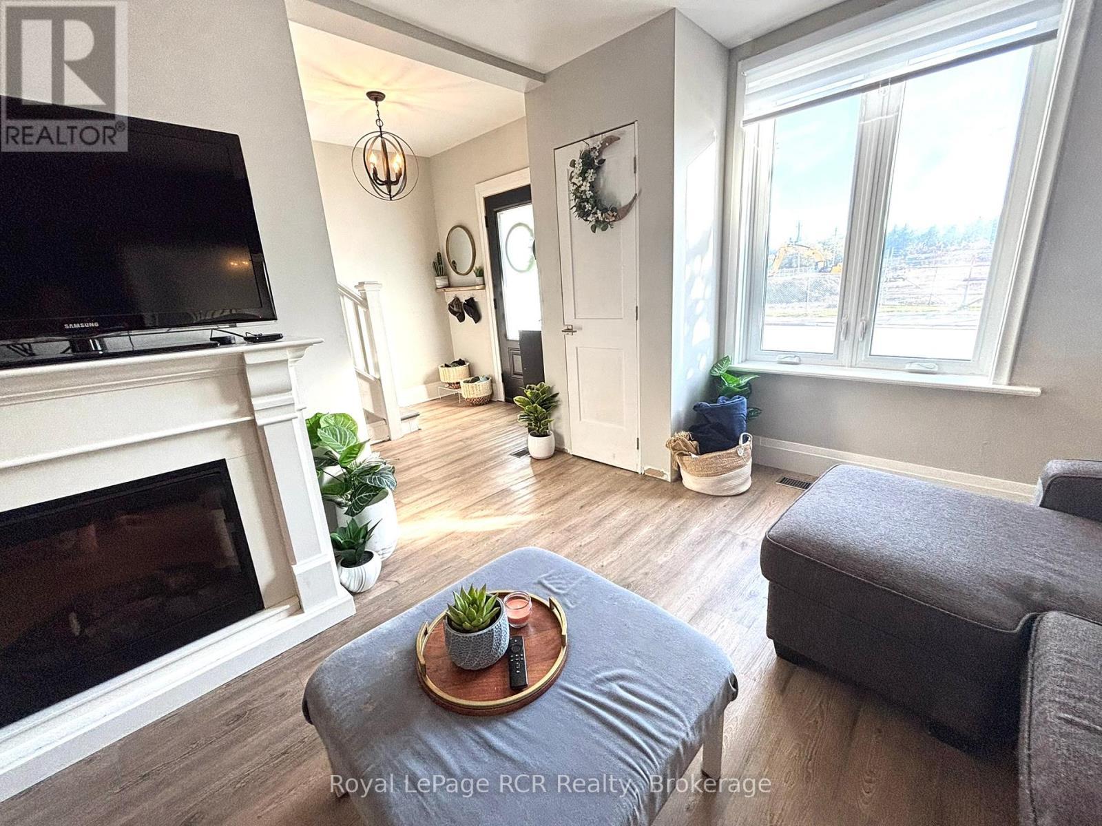 












1186 2ND AVENUE W

,
Owen Sound,




Ontario
N4K4N2

