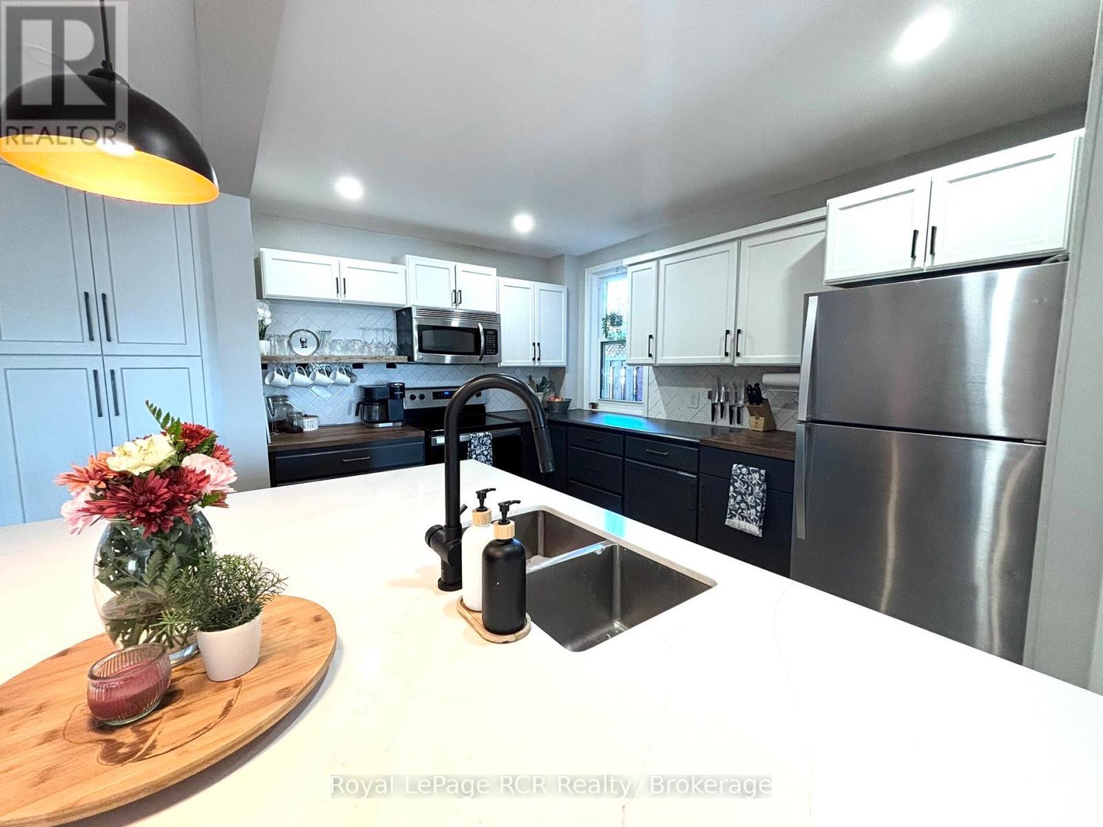 












1186 2ND AVENUE W

,
Owen Sound,




Ontario
N4K4N2

