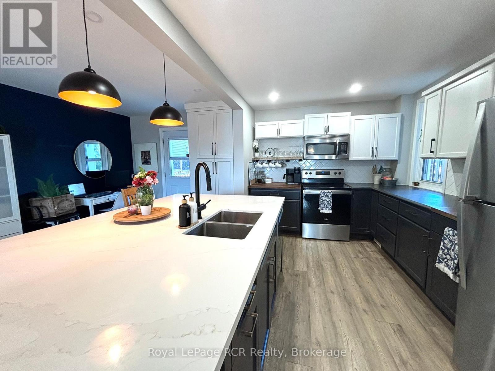 












1186 2ND AVENUE W

,
Owen Sound,




Ontario
N4K4N2

