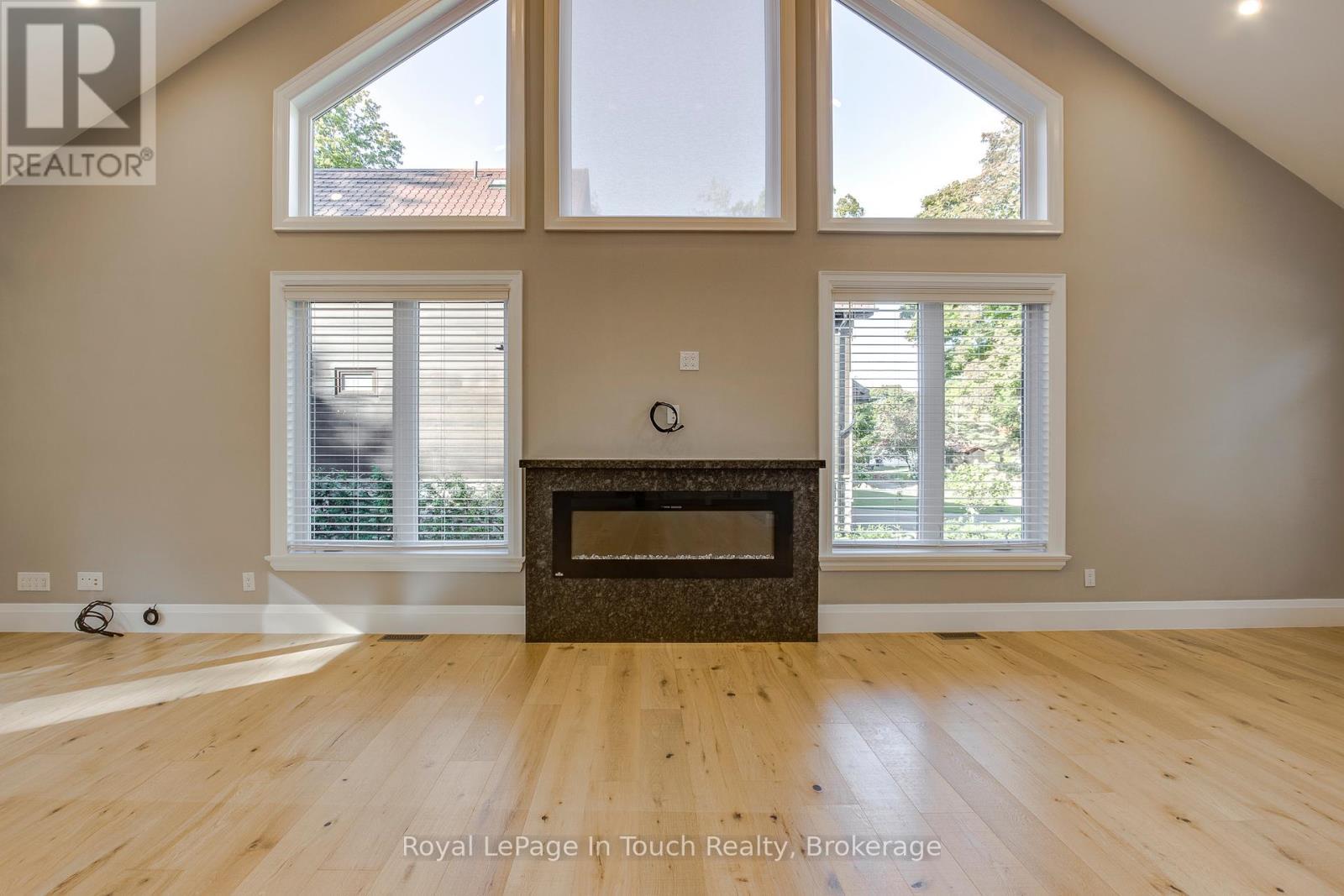 












9 BELCOURT CRESCENT

,
Tiny,




Ontario
L9M0M7


