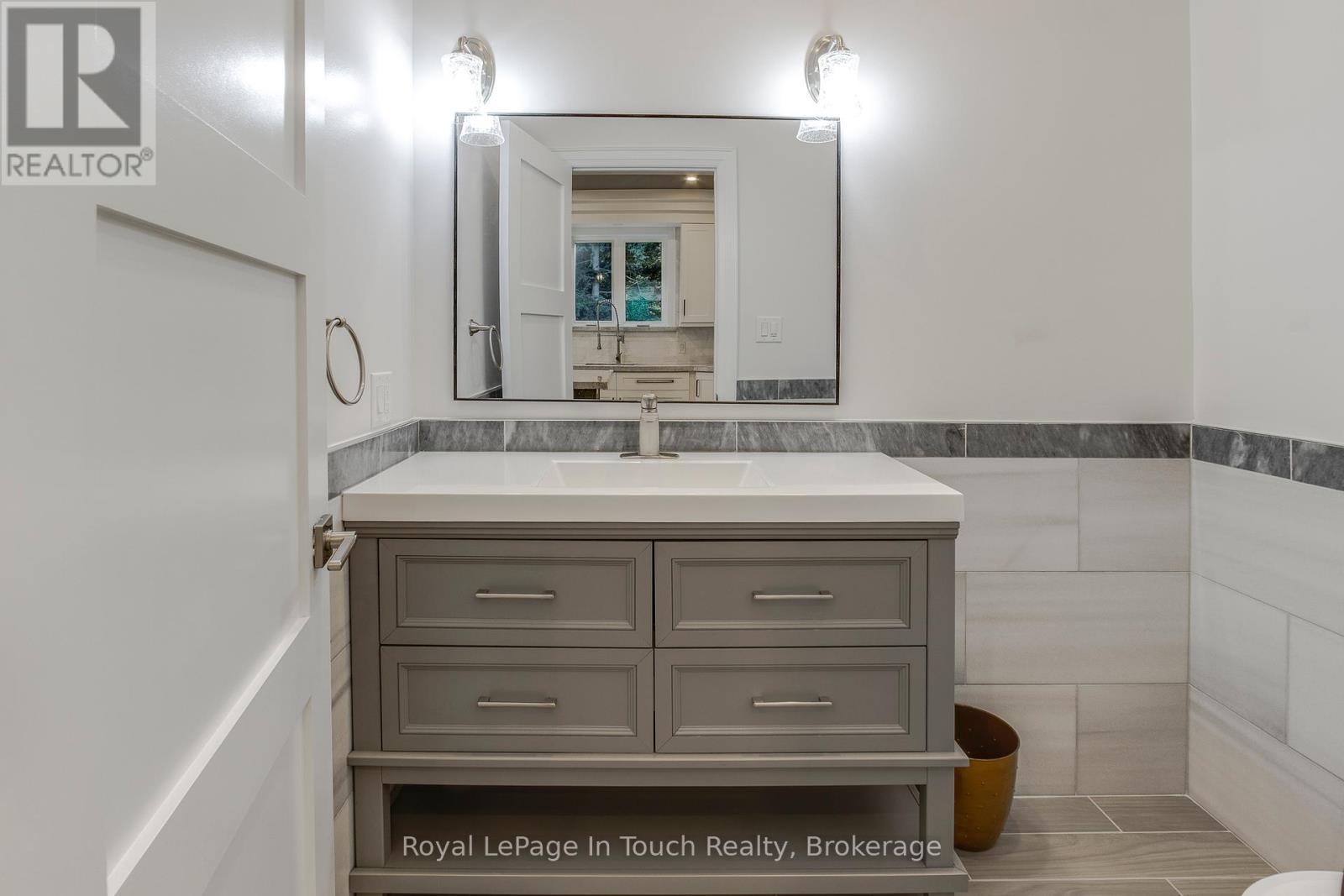 












9 BELCOURT CRESCENT

,
Tiny,




Ontario
L9M0M7


