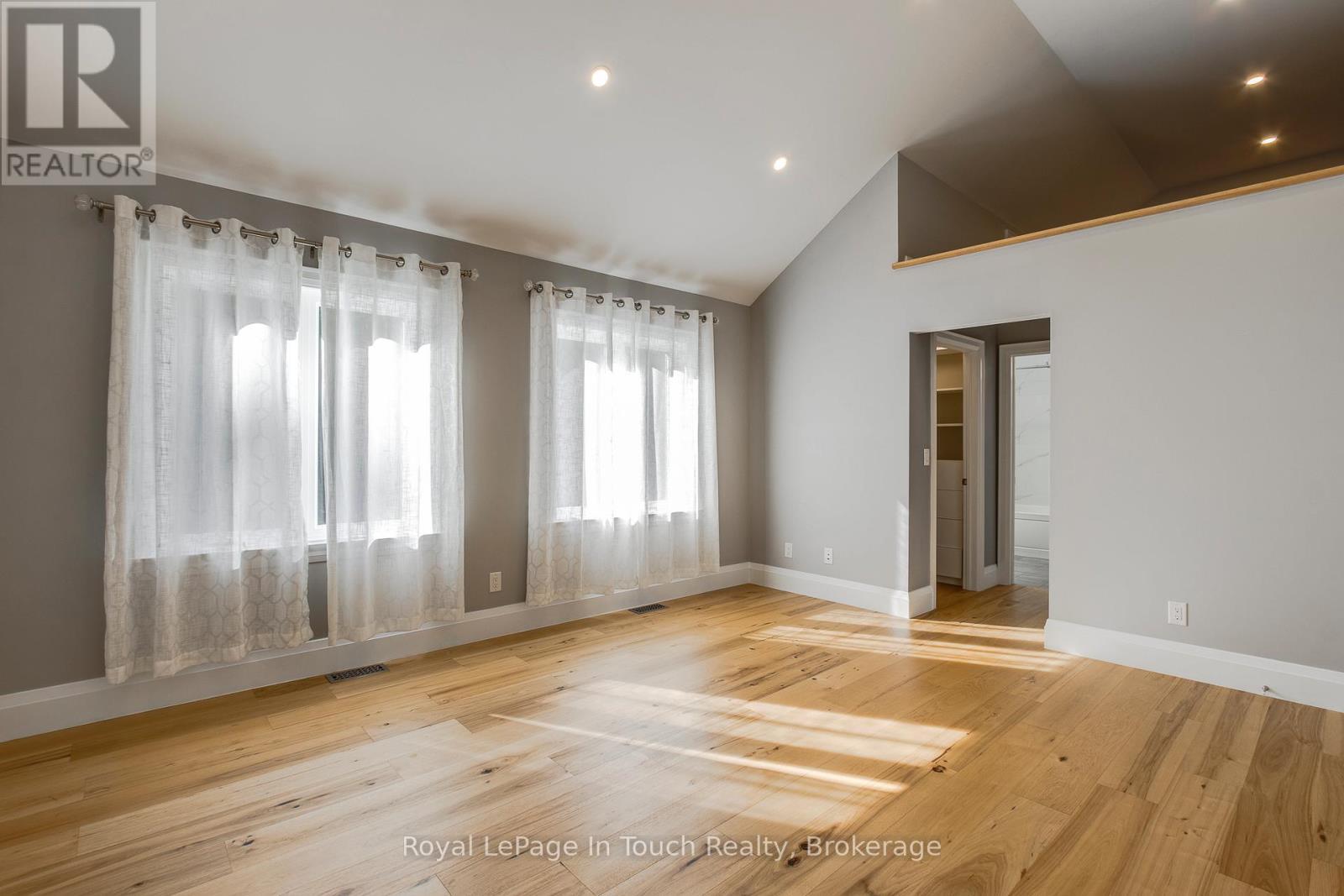 












9 BELCOURT CRESCENT

,
Tiny,




Ontario
L9M0M7

