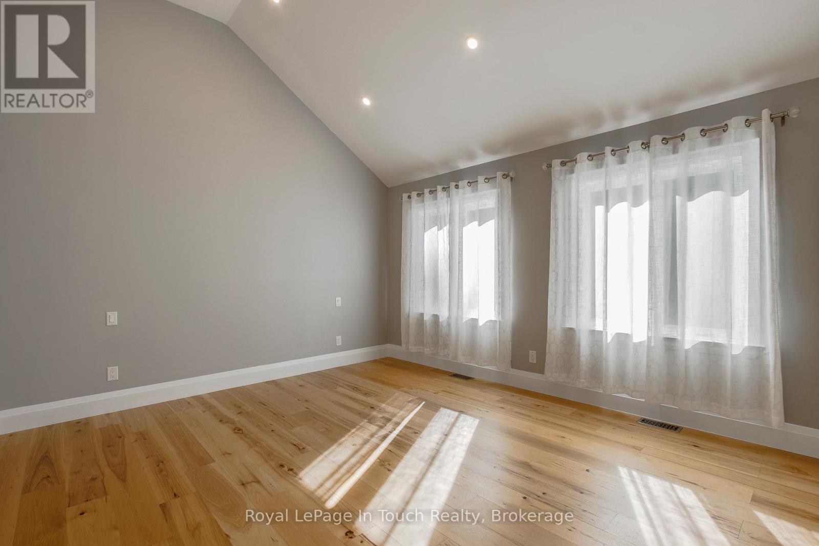 












9 BELCOURT CRESCENT

,
Tiny,




Ontario
L9M0M7

