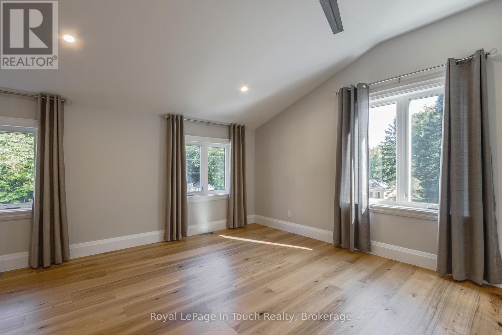 












9 BELCOURT CRESCENT

,
Tiny,




Ontario
L9M0M7

