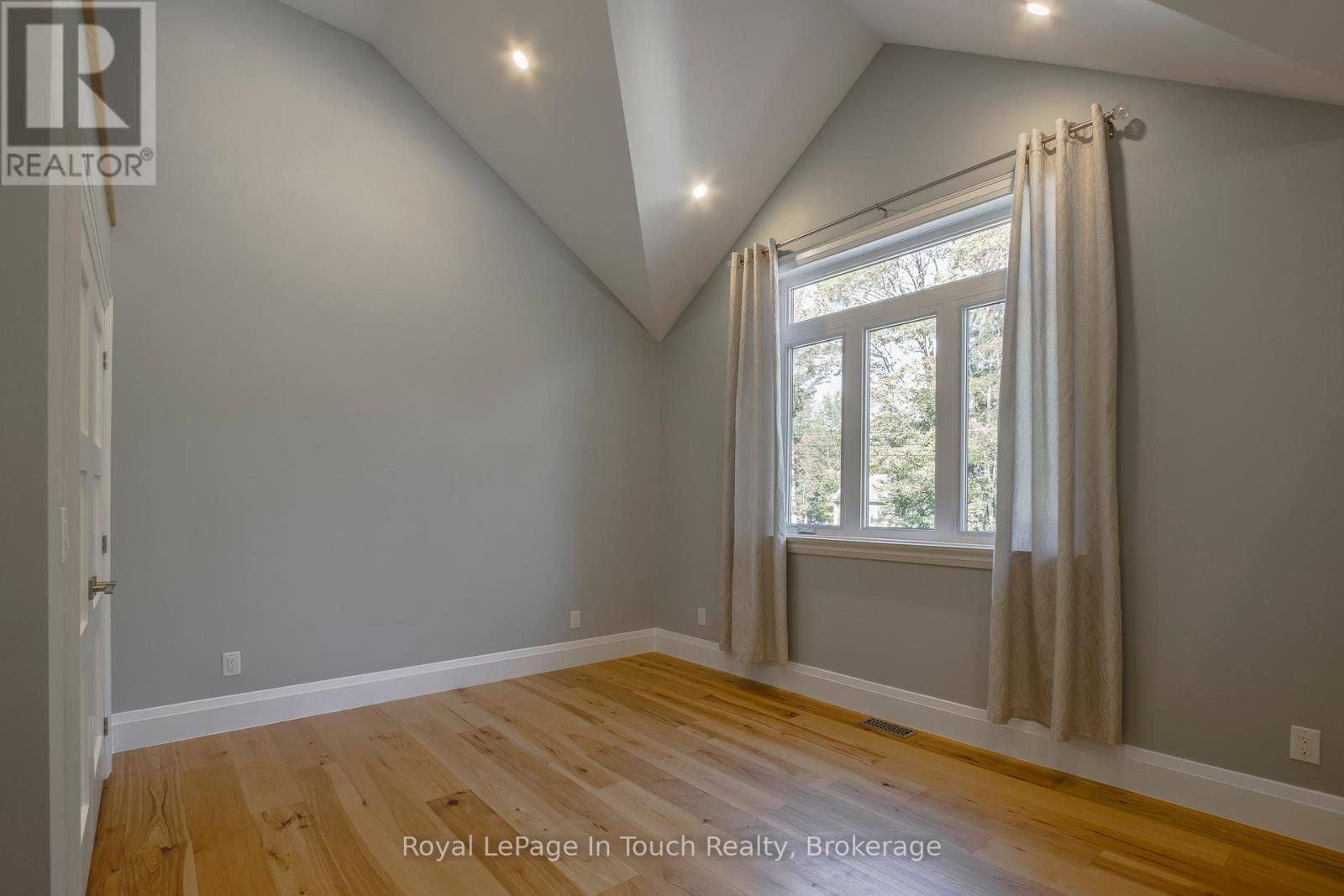 












9 BELCOURT CRESCENT

,
Tiny,




Ontario
L9M0M7

