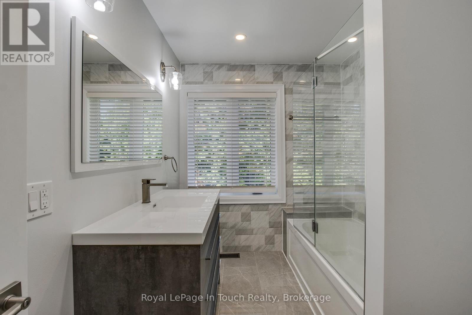 












9 BELCOURT CRESCENT

,
Tiny,




Ontario
L9M0M7

