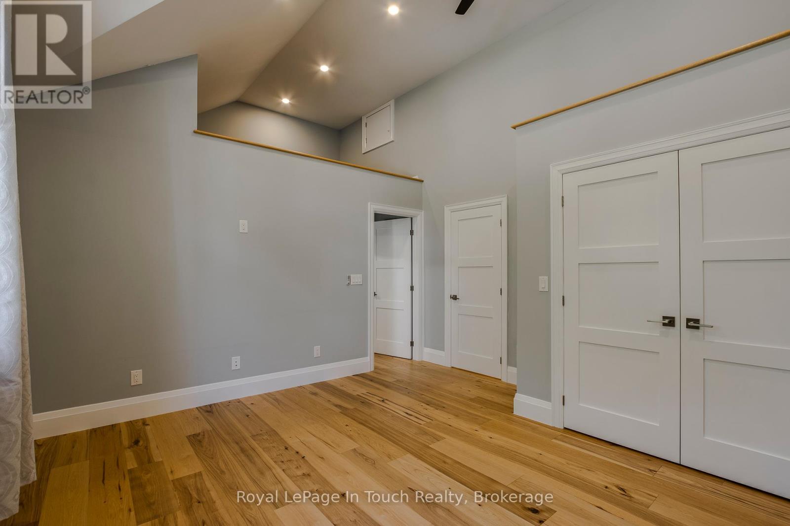 












9 BELCOURT CRESCENT

,
Tiny,




Ontario
L9M0M7

