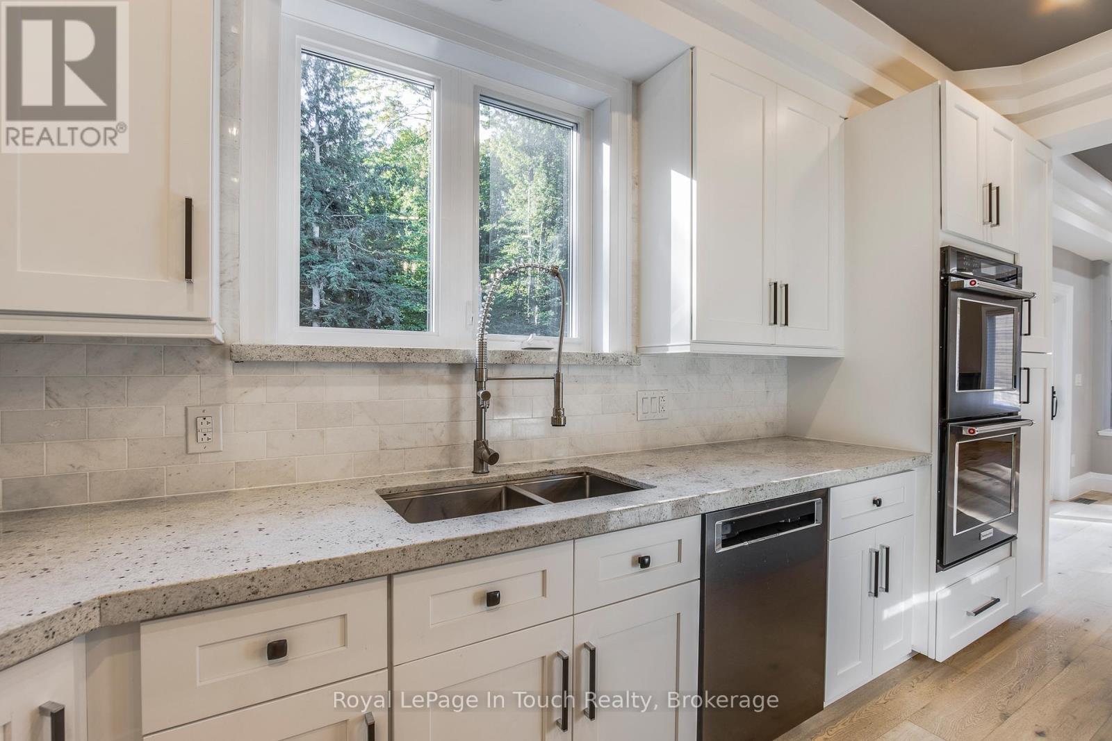 












9 BELCOURT CRESCENT

,
Tiny,




Ontario
L9M0M7

