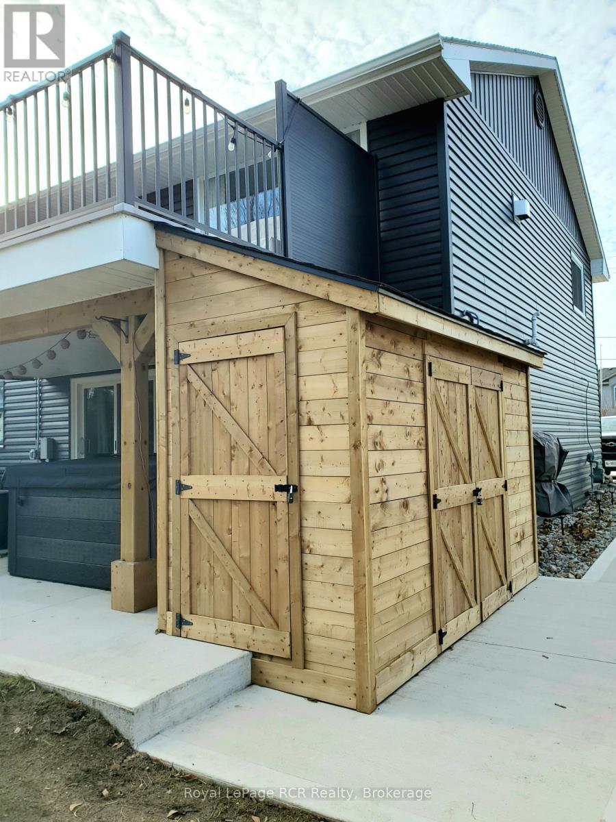 












251 PEARSON STREET

,
Meaford,




Ontario
N4L1L6

