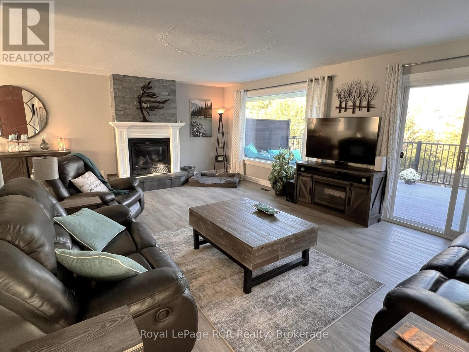 












251 PEARSON STREET

,
Meaford,




Ontario
N4L1L6

