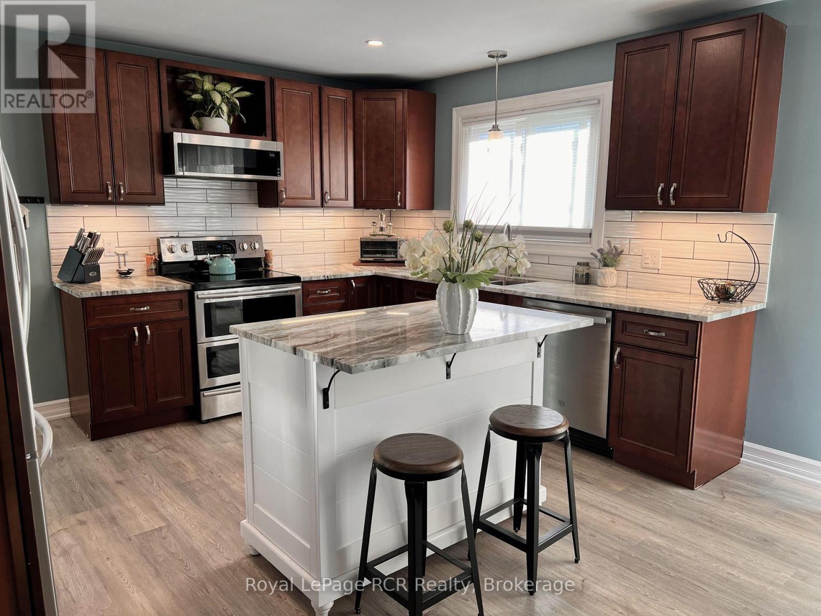 












251 PEARSON STREET

,
Meaford,




Ontario
N4L1L6

