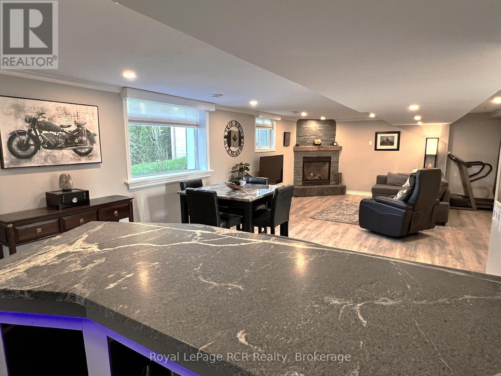 












251 PEARSON STREET

,
Meaford,




Ontario
N4L1L6

