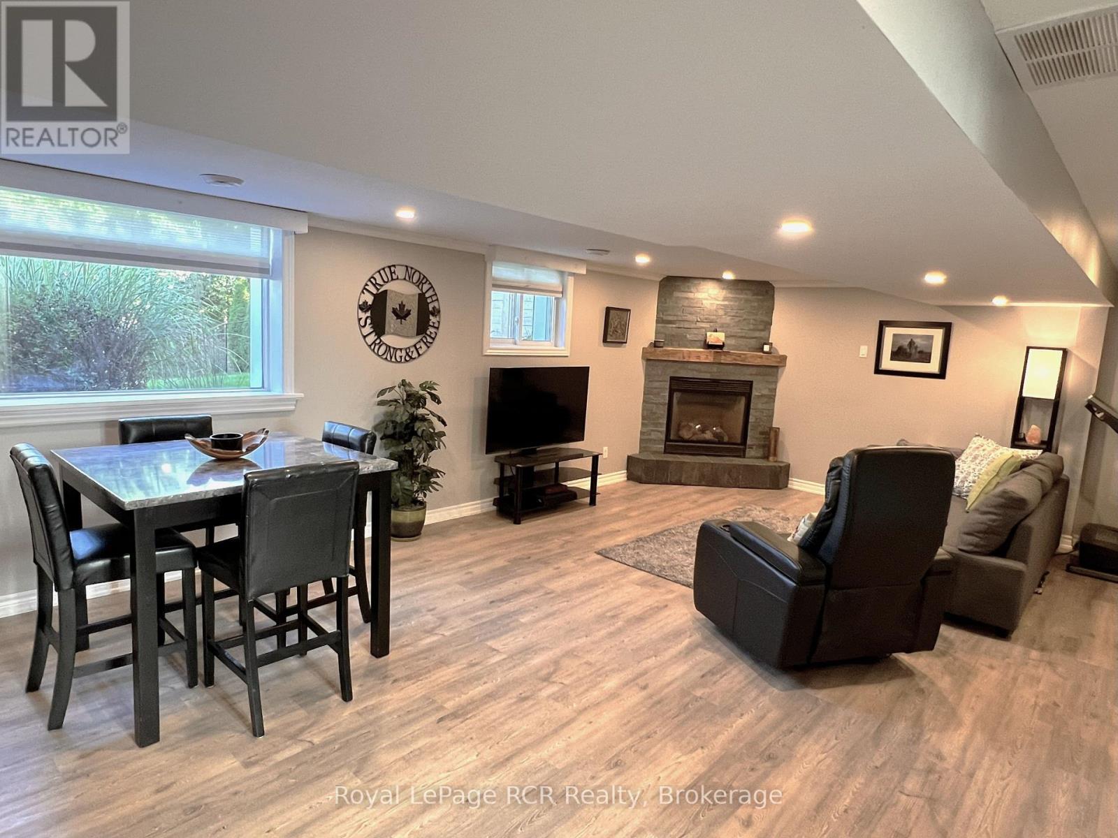 












251 PEARSON STREET

,
Meaford,




Ontario
N4L1L6

