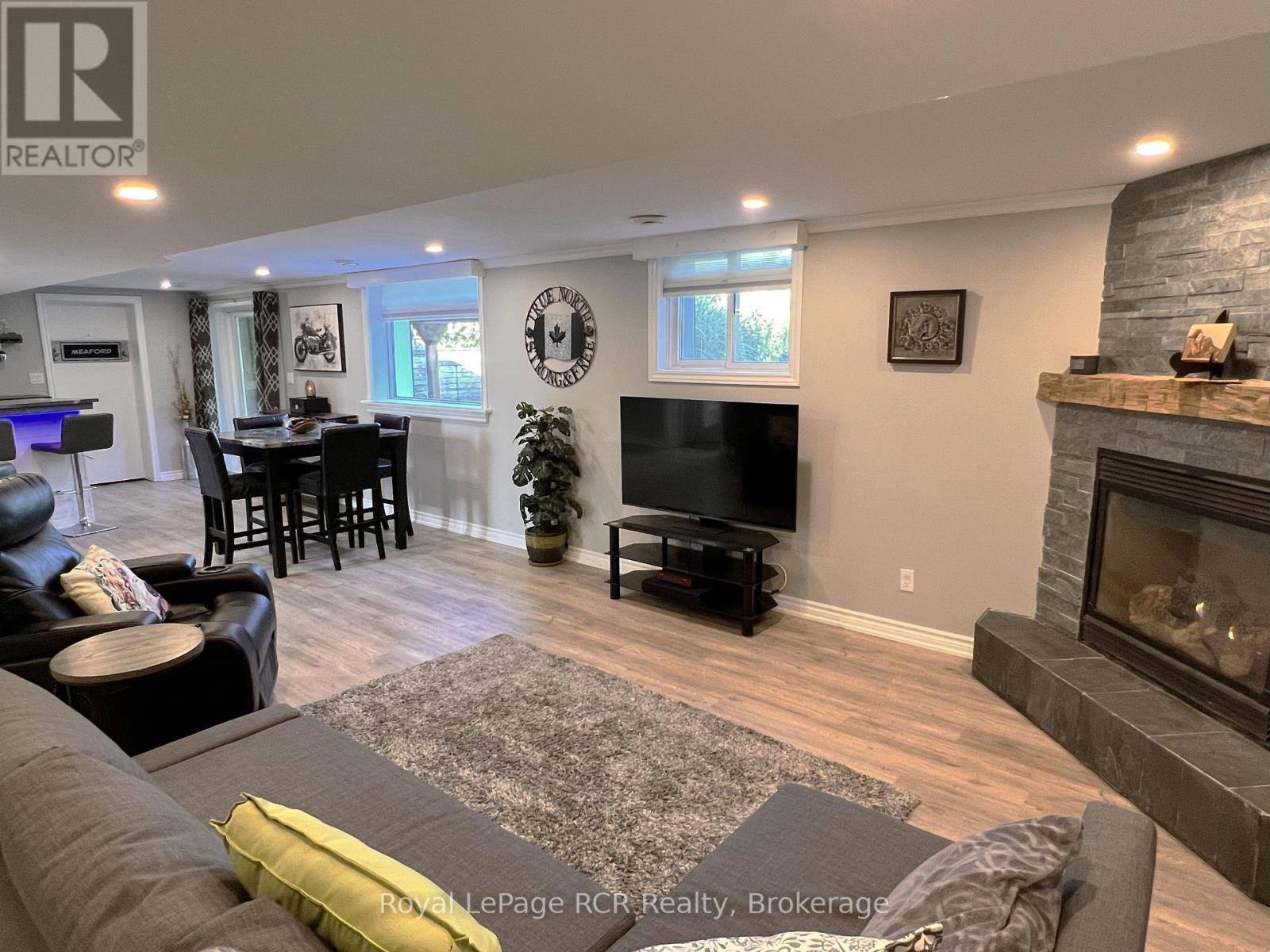 












251 PEARSON STREET

,
Meaford,




Ontario
N4L1L6

