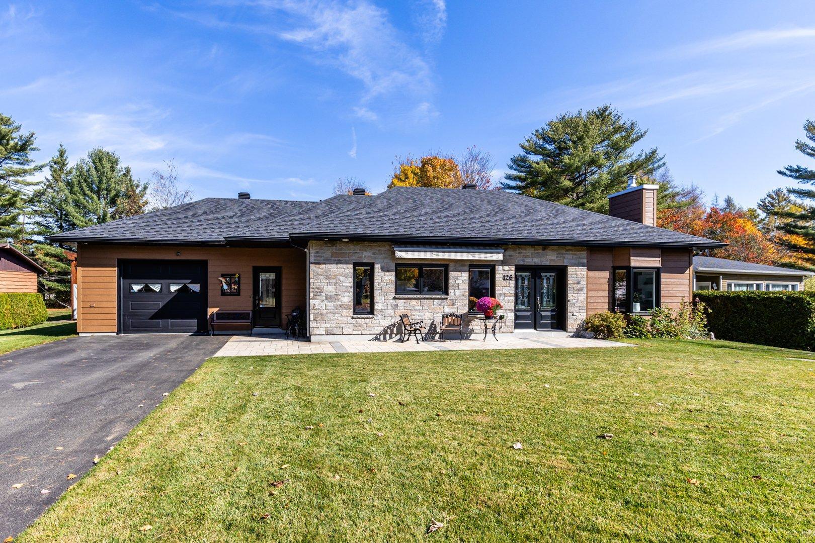 









126


Ch. du Grand-Remous

,
Pont-Rouge,




QC
G3H2W8

