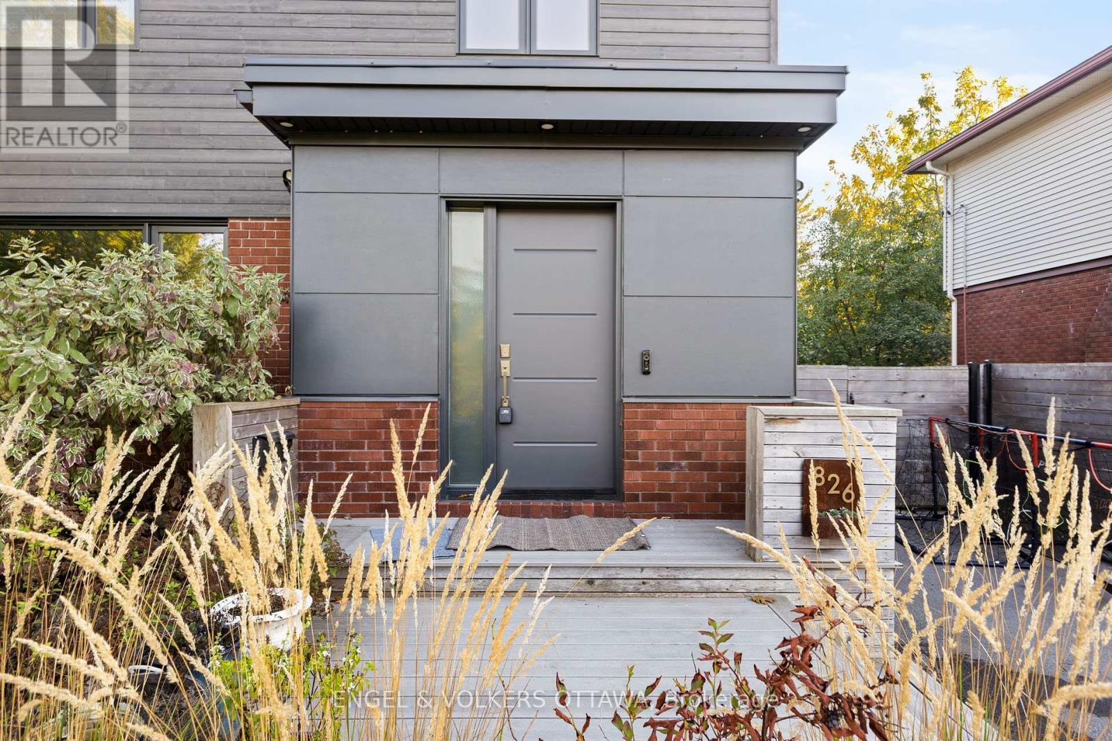 826 Quinlan Road, Ottawa, ON - Outdoor With Exterior