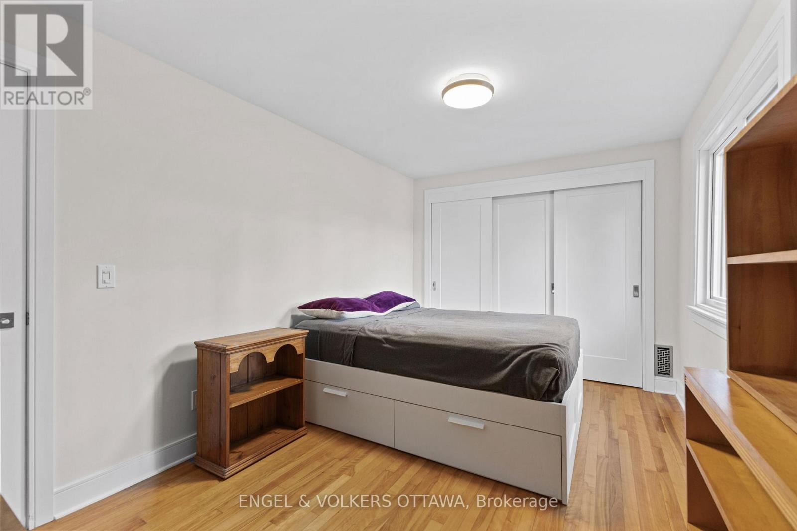 826 Quinlan Road, Ottawa, ON - Indoor Photo Showing Bedroom