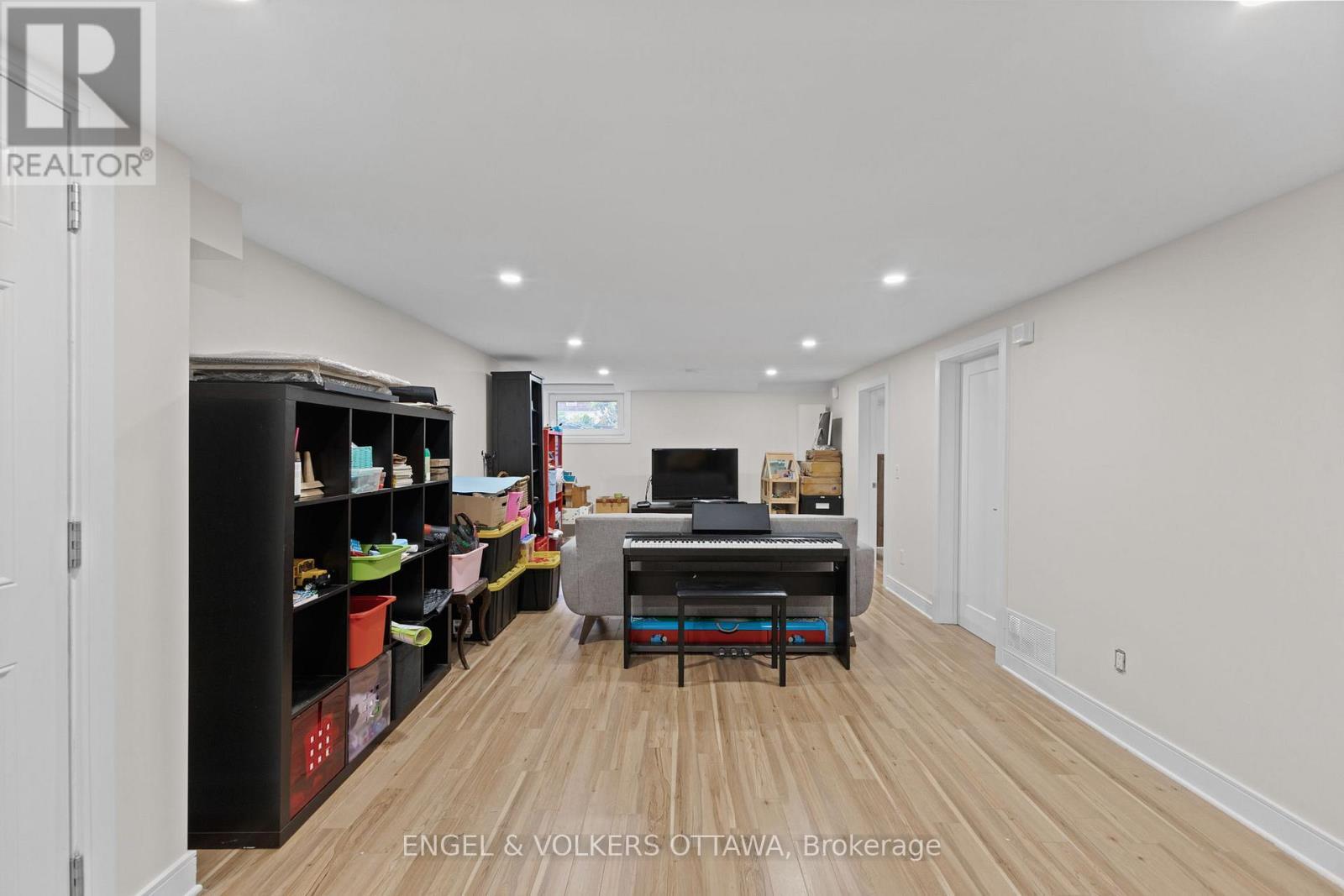 826 Quinlan Road, Ottawa, ON - Indoor