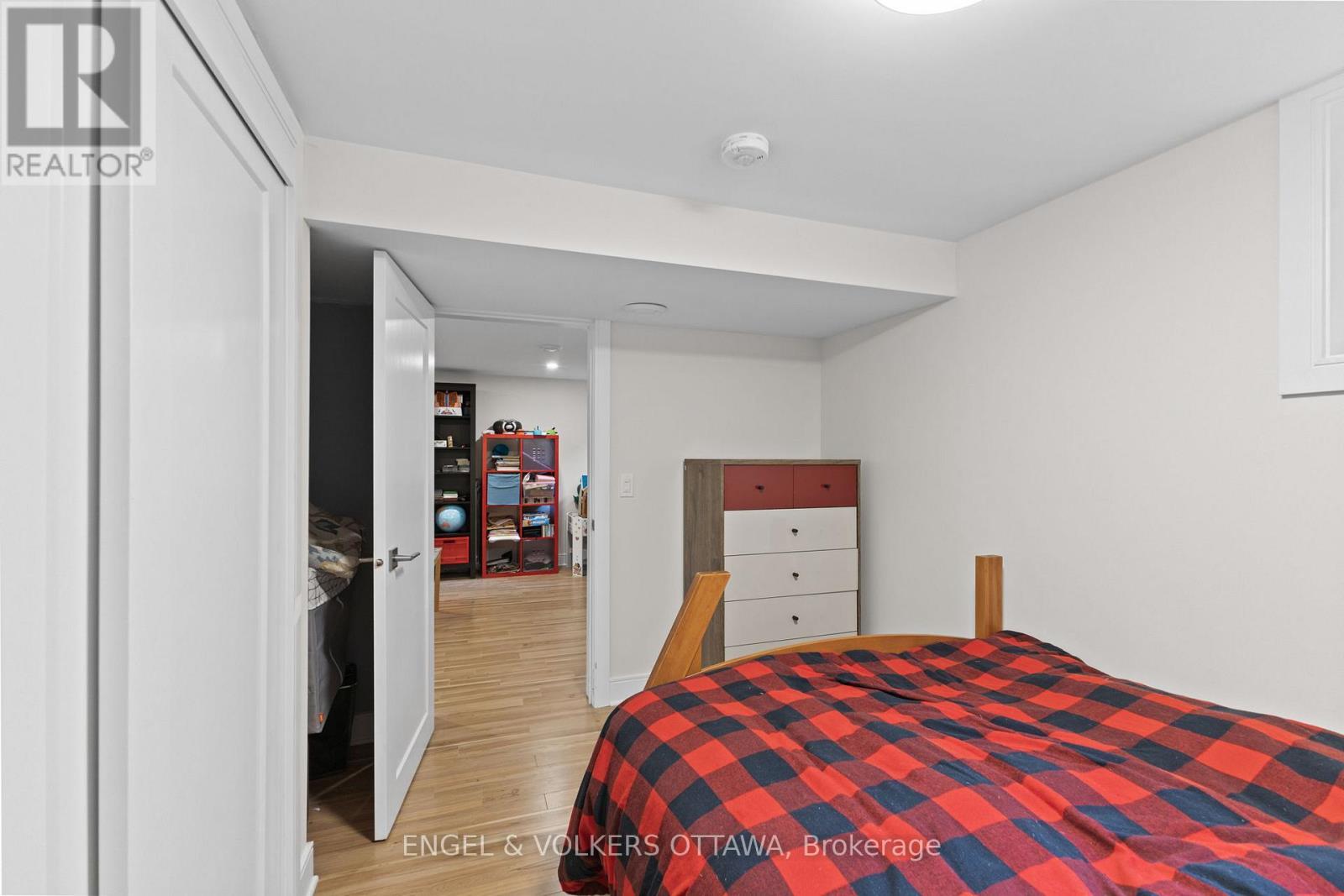 826 Quinlan Road, Ottawa, ON - Indoor Photo Showing Bedroom