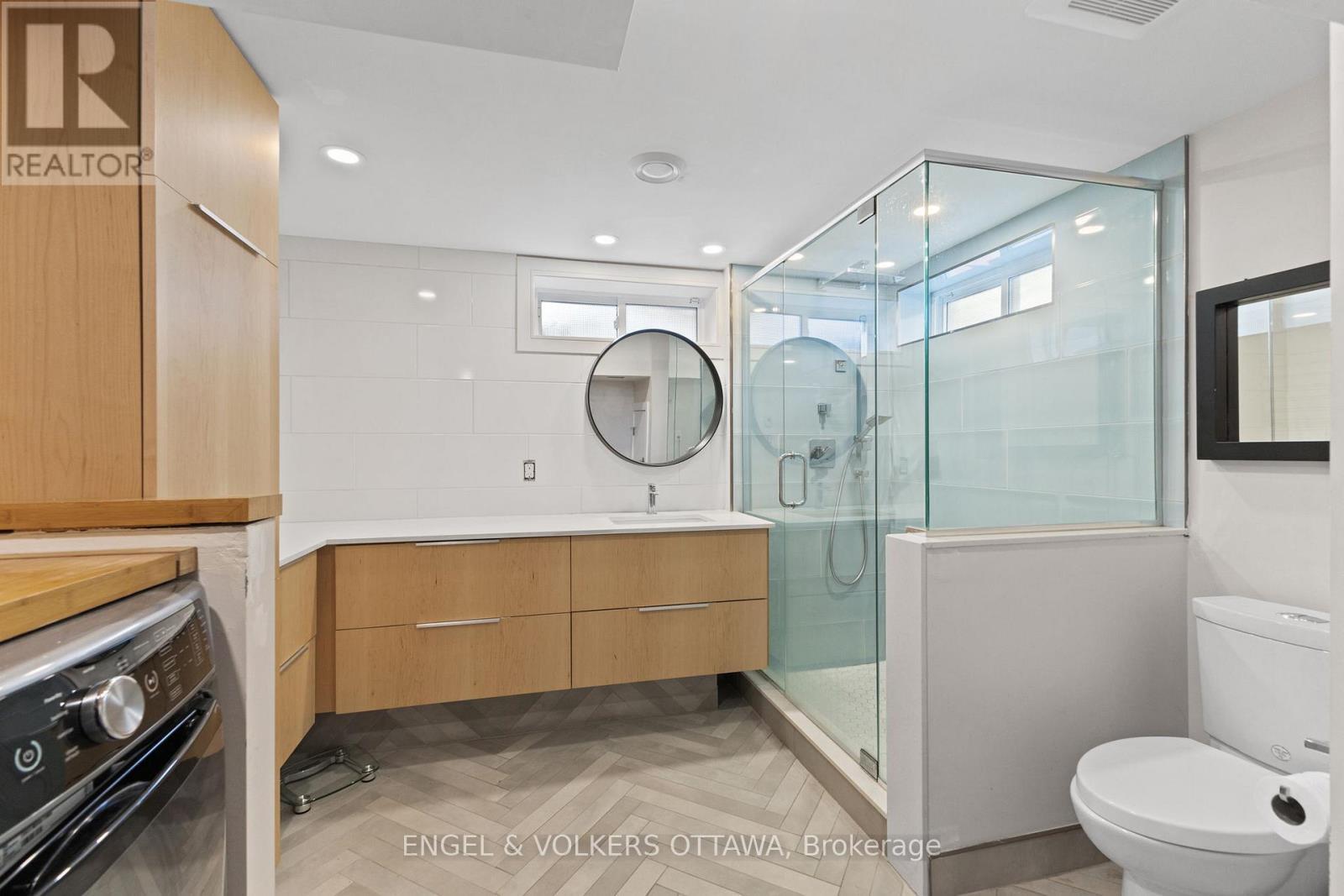 826 Quinlan Road, Ottawa, ON - Indoor Photo Showing Bathroom