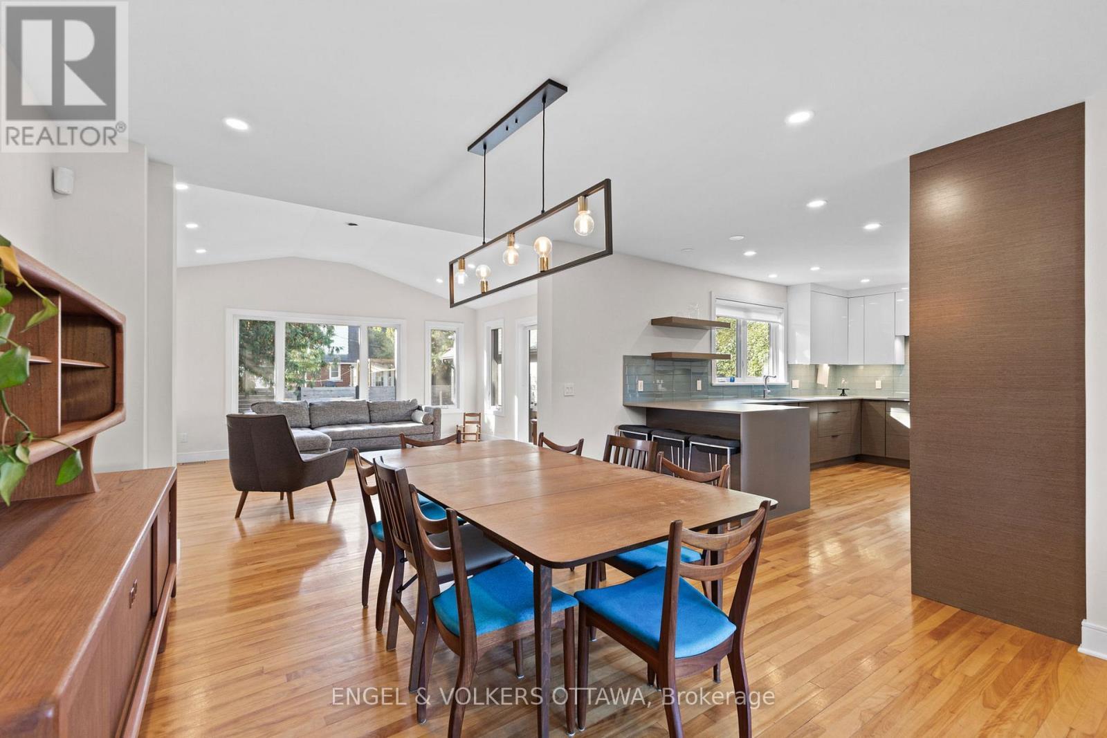 826 Quinlan Road, Ottawa, ON - Indoor Photo Showing Dining Room
