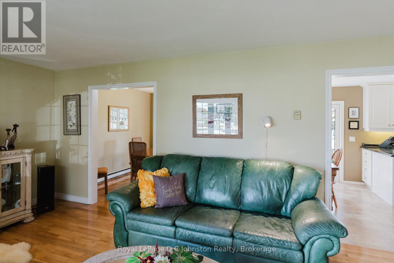 












929 WELLINGTON STREET

,
Saugeen Shores,




Ontario
N0H2C3

