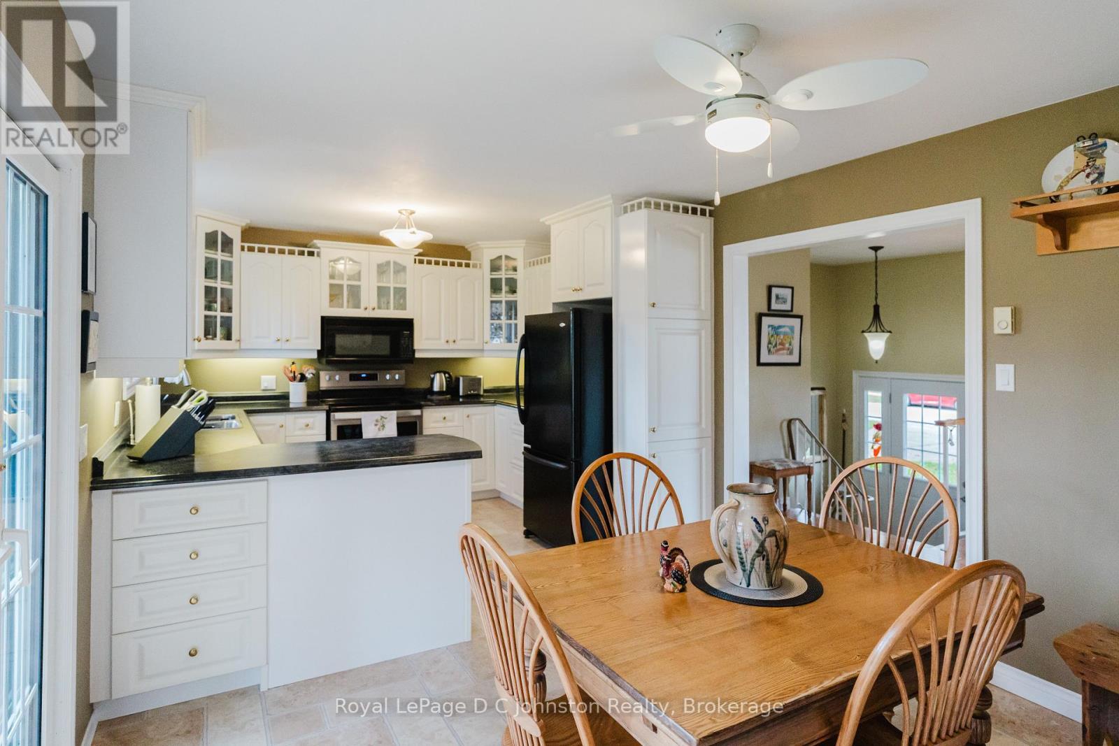 












929 WELLINGTON STREET

,
Saugeen Shores,




Ontario
N0H2C3


