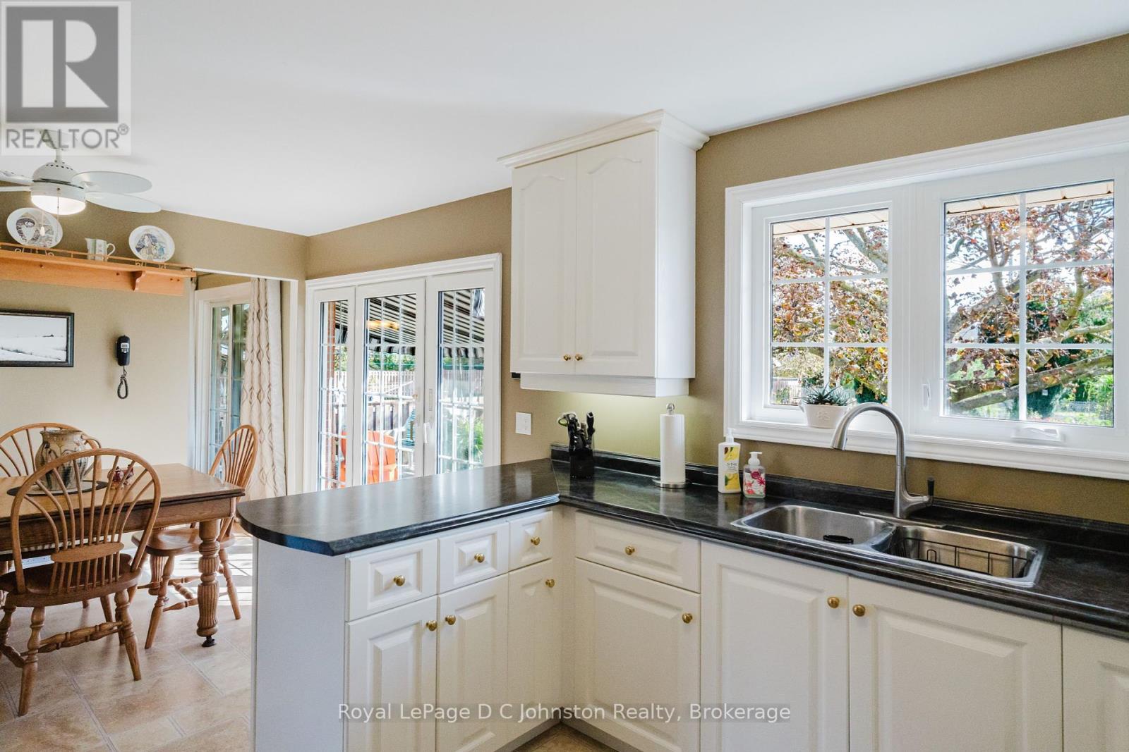 












929 WELLINGTON STREET

,
Saugeen Shores,




Ontario
N0H2C3

